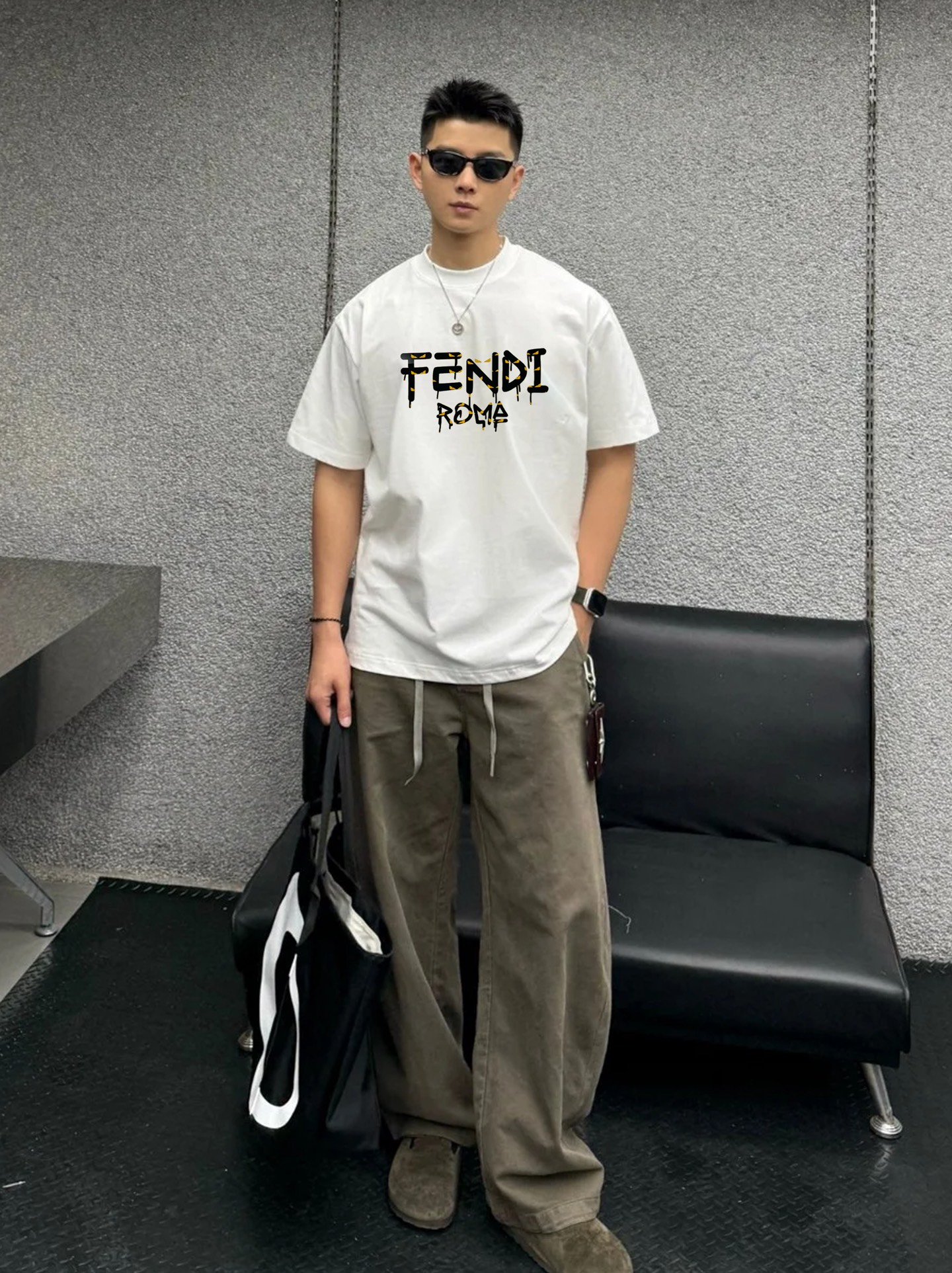 Fendi 芬迪新款潮牌T恤.男女同款❤️滴滴漆印花效果.高温立体烫画工艺.胸前黄色FF字母融合罗马字样