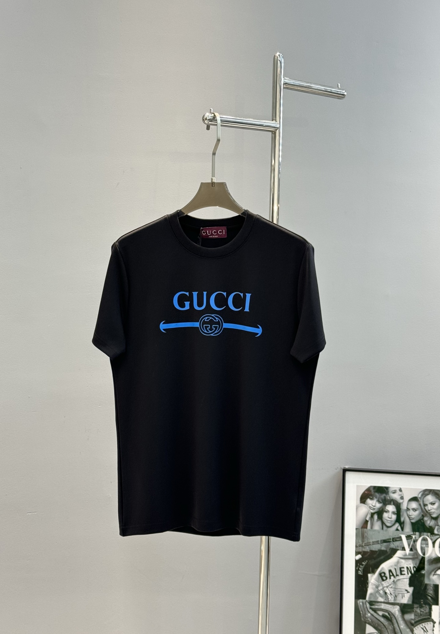 顶级颜值担当！GUCCI古奇新款莫代尔T恤.当季颜值担当.最新花色印花.视觉效果相当奇特！！！所呈现出的