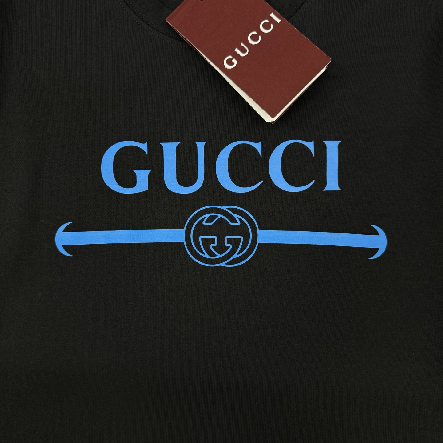 顶级颜值担当！GUCCI古奇新款莫代尔T恤.当季颜值担当.最新花色印花.视觉效果相当奇特！！！所呈现出的