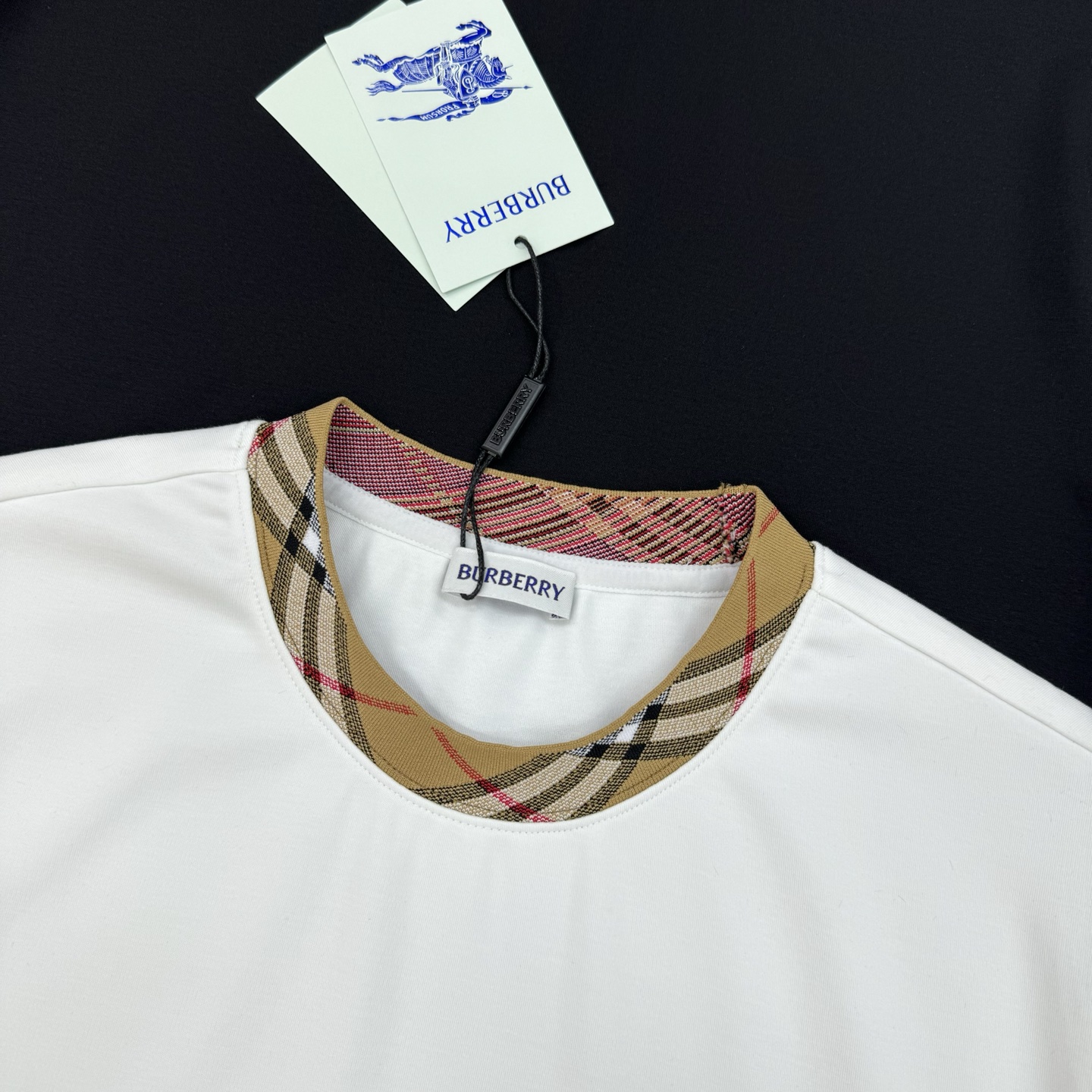 好看好穿的永恒经典系列！BBR巴宝莉*新品莫代尔T恤.领口订织B家格子设计.轻奢款推荐！优选300g莫代