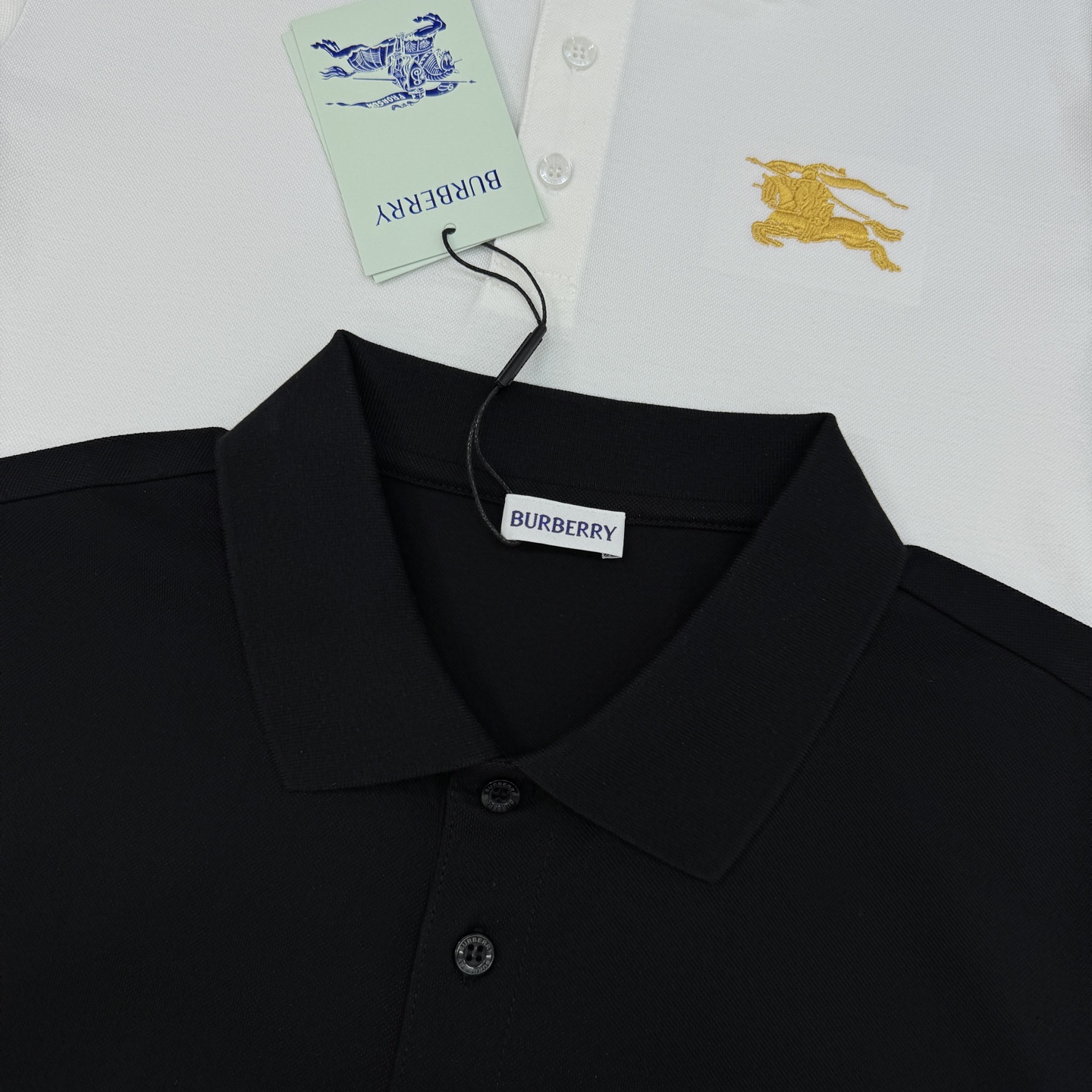 BURBERRY巴宝莉男士短袖POLO衫，经典翻领设计👨🏻黑白两色可选，胸前金色刺绣马标志超有辨识度!高