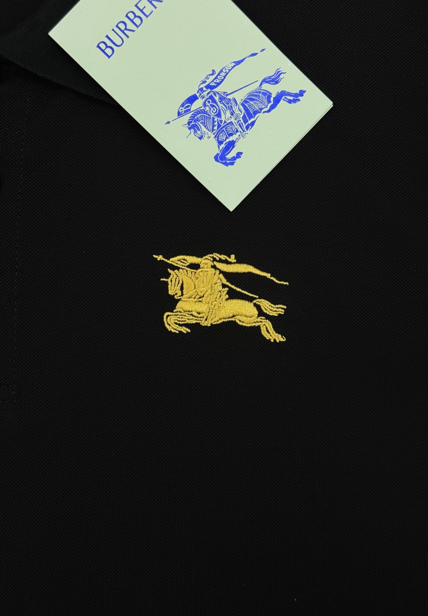 BURBERRY巴宝莉男士短袖POLO衫，经典翻领设计👨🏻黑白两色可选，胸前金色刺绣马标志超有辨识度!高