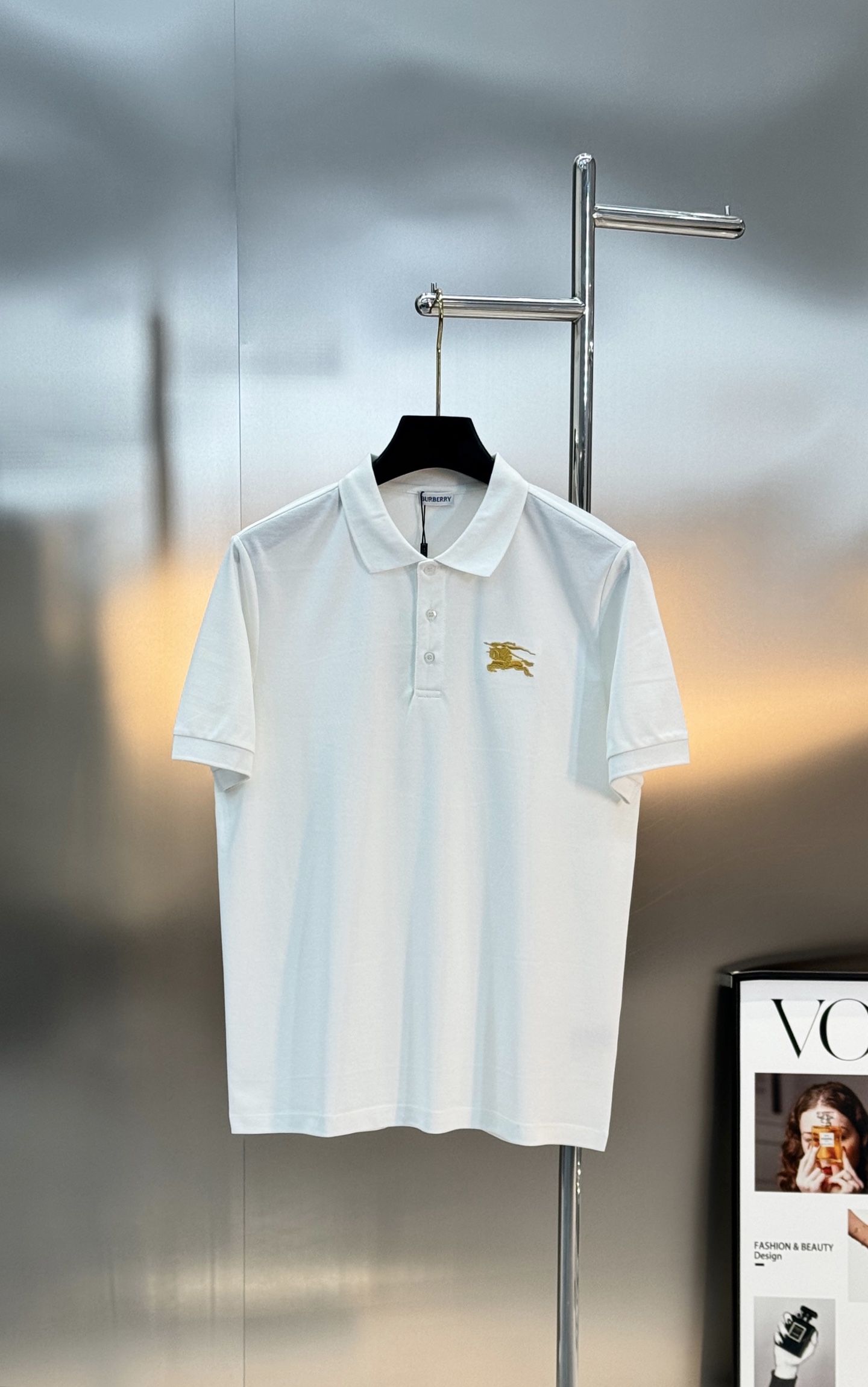 BURBERRY巴宝莉男士短袖POLO衫，经典翻领设计👨🏻黑白两色可选，胸前金色刺绣马标志超有辨识度!高