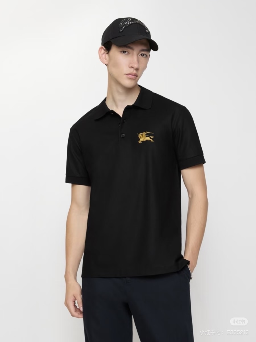 BURBERRY巴宝莉男士短袖POLO衫，经典翻领设计👨🏻黑白两色可选，胸前金色刺绣马标志超有辨识度!高