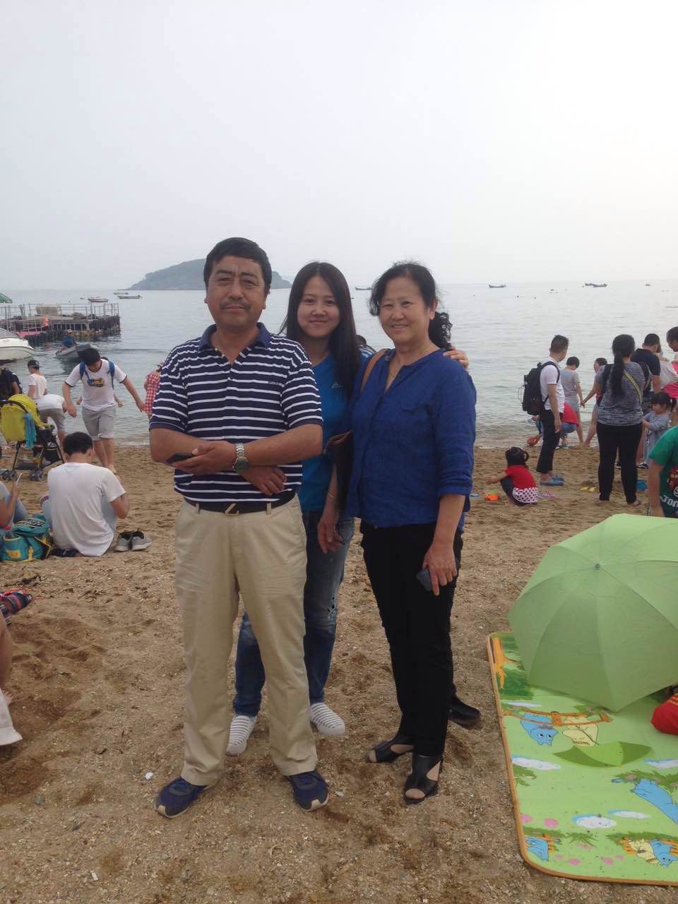 BURBERRY巴宝莉男士短袖POLO衫，经典翻领设计👨🏻黑白两色可选，胸前金色刺绣马标志超有辨识度!高