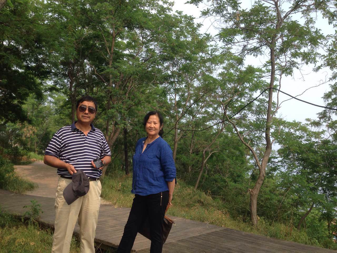 BURBERRY巴宝莉男士短袖POLO衫，经典翻领设计👨🏻黑白两色可选，胸前金色刺绣马标志超有辨识度!高