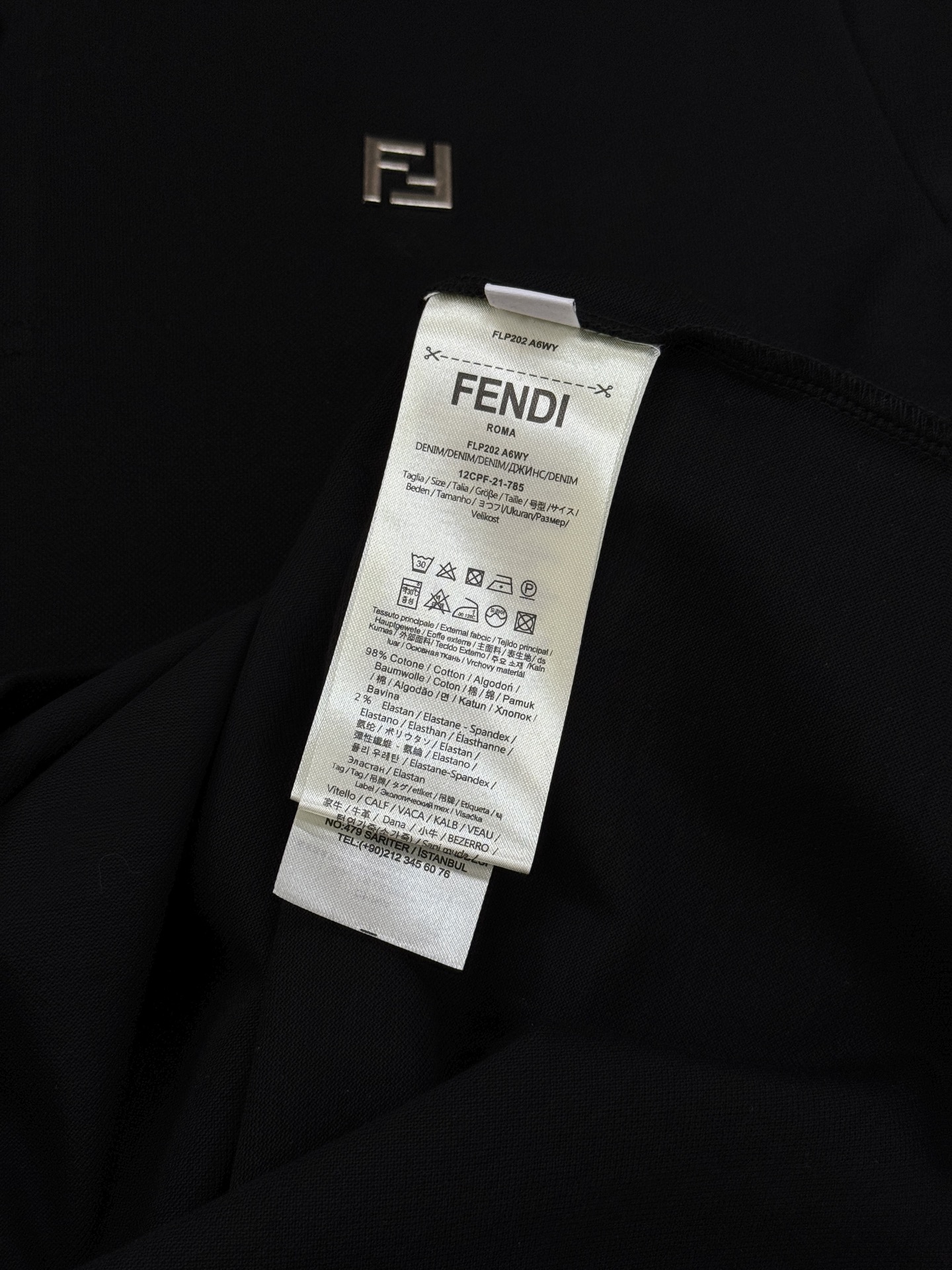 FENDI芬迪经典纯色Polo衫.翻领设计👨🏻采用丝光珠地棉面料打造，面料舒适柔软.透气性好！商务休闲必