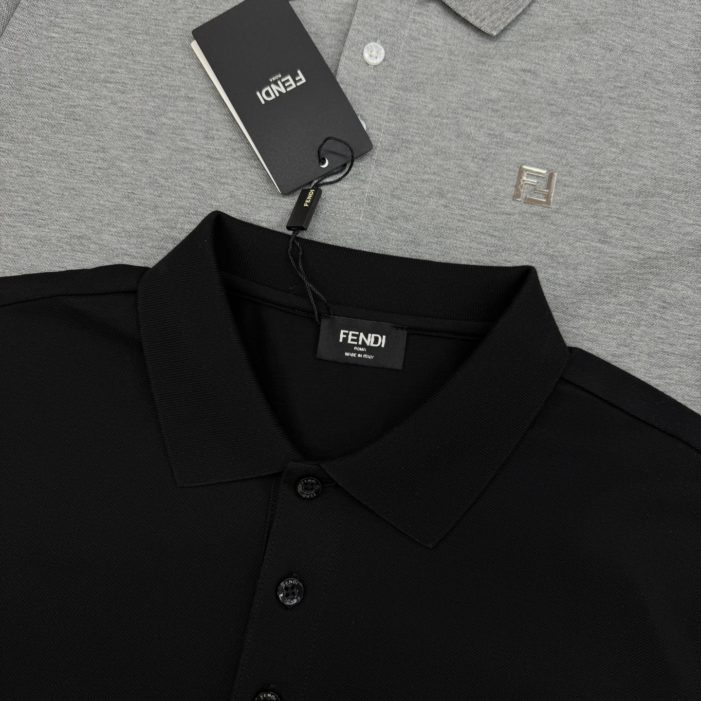 FENDI芬迪经典纯色Polo衫.翻领设计👨🏻采用丝光珠地棉面料打造，面料舒适柔软.透气性好！商务休闲必