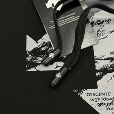 DESCENTE迪桑特新品连帽卫衣.运动休闲随意搭配.采用新款天丝面料,亲肤舒适.抗皱不粘灰抗静电,面料 DESCENTE迪桑特新品连帽卫衣.运动休闲随意搭配.采用新款天丝面料,亲肤舒适.抗皱不粘灰抗静电,面料