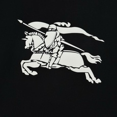 Burberry巴宝莉新款骑士连帽卫衣.宽松版型.这款卫衣选用380g天丝棉面料打造,呈现休闲版型。柔软 Burberry巴宝莉新款骑士连帽卫衣.宽松版型.这款卫衣选用380g天丝棉面料打造,呈现休闲版型。柔软