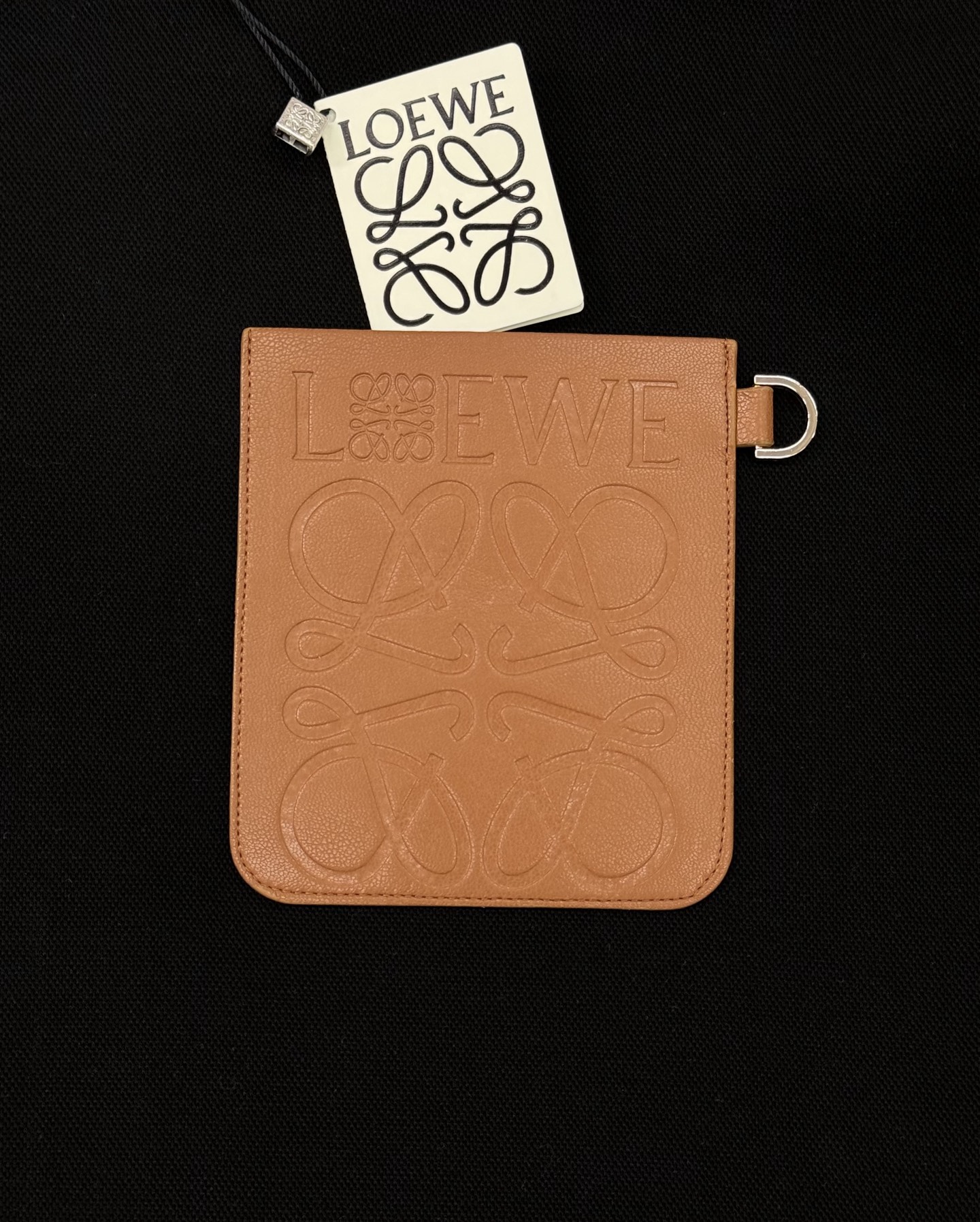 Loewe新品.皮标连帽卫衣！380g天丝面料触感柔软舒适.挺阔有.搭配胸前Loewe Logo皮标，低