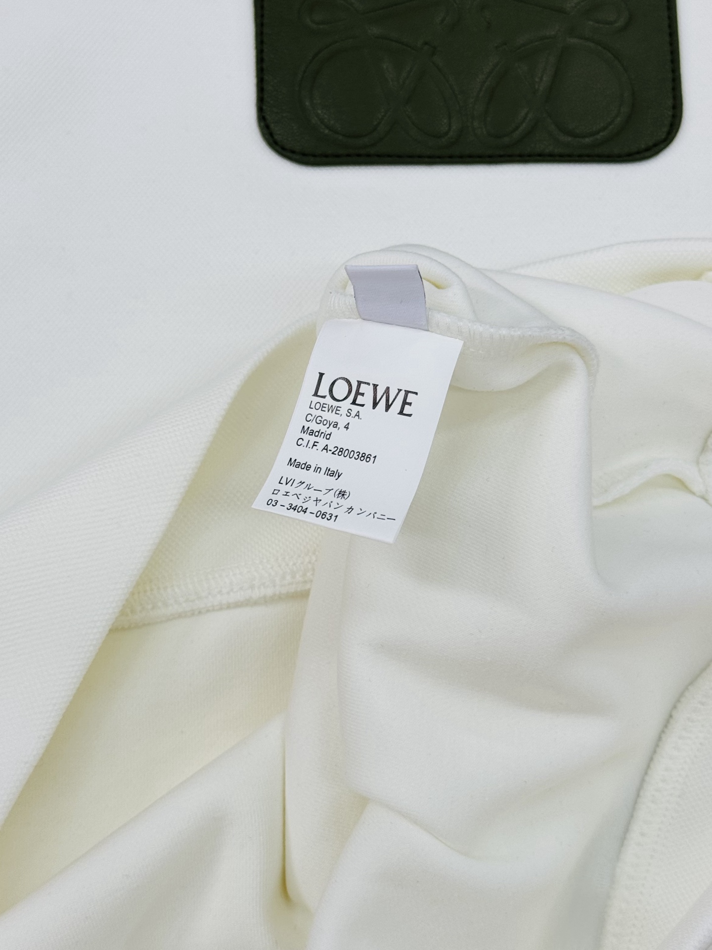 Loewe新品.皮标连帽卫衣！380g天丝面料触感柔软舒适.挺阔有.搭配胸前Loewe Logo皮标，低