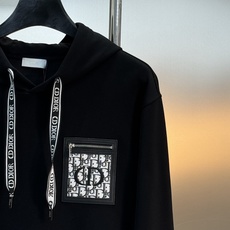 迪奥(Christian Dior)全称克里斯汀·迪奥新款连帽卫衣.演绎日式休闲街头风格.胸口口袋皮牌设 迪奥(Christian Dior)全称克里斯汀·迪奥新款连帽卫衣.演绎日式休闲街头风格.胸口口袋皮牌设