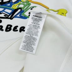BBR*巴宝莉新品连帽卫衣.经典战马造型.选用轻盈天丝棉质面料打造而成,通过高密度棉纤维在单层面料中实现 BBR*巴宝莉新品连帽卫衣.经典战马造型.选用轻盈天丝棉质面料打造而成,通过高密度棉纤维在单层面料中实现