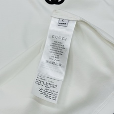 Gucci古齐新品莫代尔T恤.简约基础款!极简经典GG整个造型的亮点.对于gucci的经典演绎.重工3D Gucci古齐新品莫代尔T恤.简约基础款!极简经典GG整个造型的亮点.对于gucci的经典演绎.重工3D