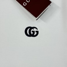 Gucci古齐新品莫代尔T恤.简约基础款!极简经典GG整个造型的亮点.对于gucci的经典演绎.重工3D Gucci古齐新品莫代尔T恤.简约基础款!极简经典GG整个造型的亮点.对于gucci的经典演绎.重工3D