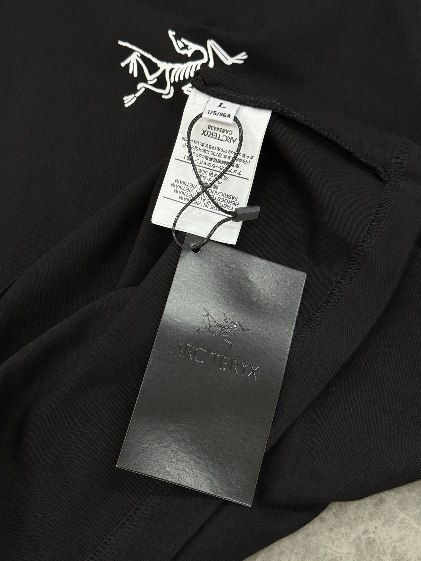 ARC'TERY*始祖-鸟新款长袖T恤.纯色系推荐！经典标识.字母排列简单高级.时尚律动感满满～质感极好