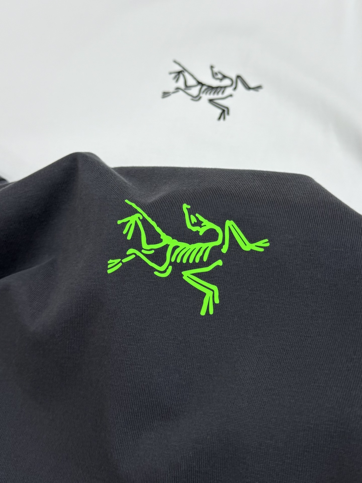 ARC'TERY*始祖-鸟新款长袖T恤.纯色系推荐！经典标识.字母排列简单高级.时尚律动感满满～质感极好