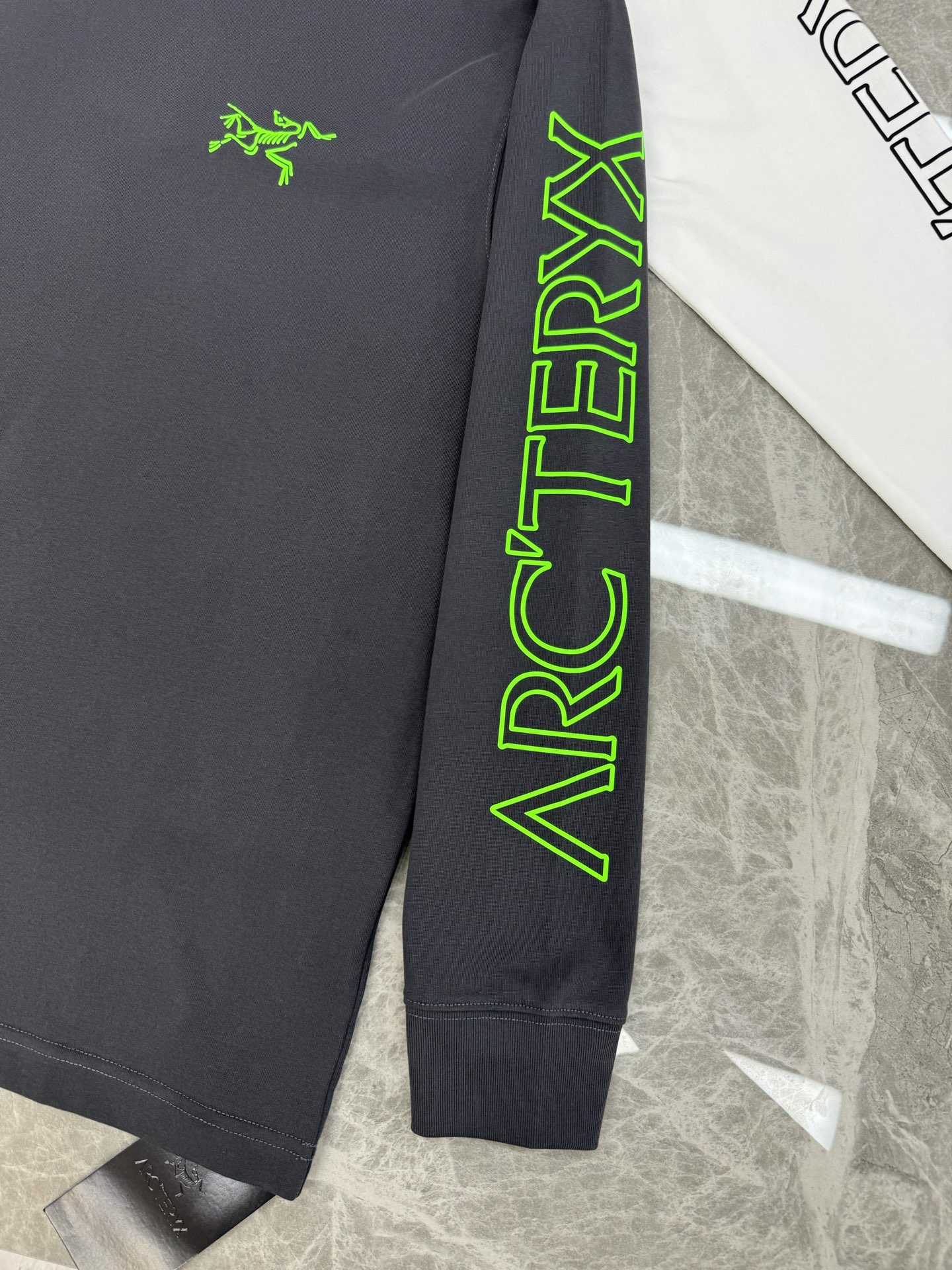 ARC'TERY*始祖-鸟新款长袖T恤.纯色系推荐！经典标识.字母排列简单高级.时尚律动感满满～质感极好