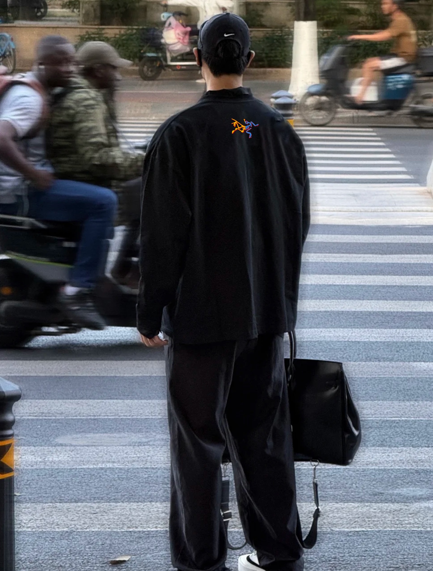 ARCTERY*始祖*鸟🐦新款宽松版型长袖T恤.男女同款～小红书推荐！胸前品牌字母图形多色彩叠加工艺.后