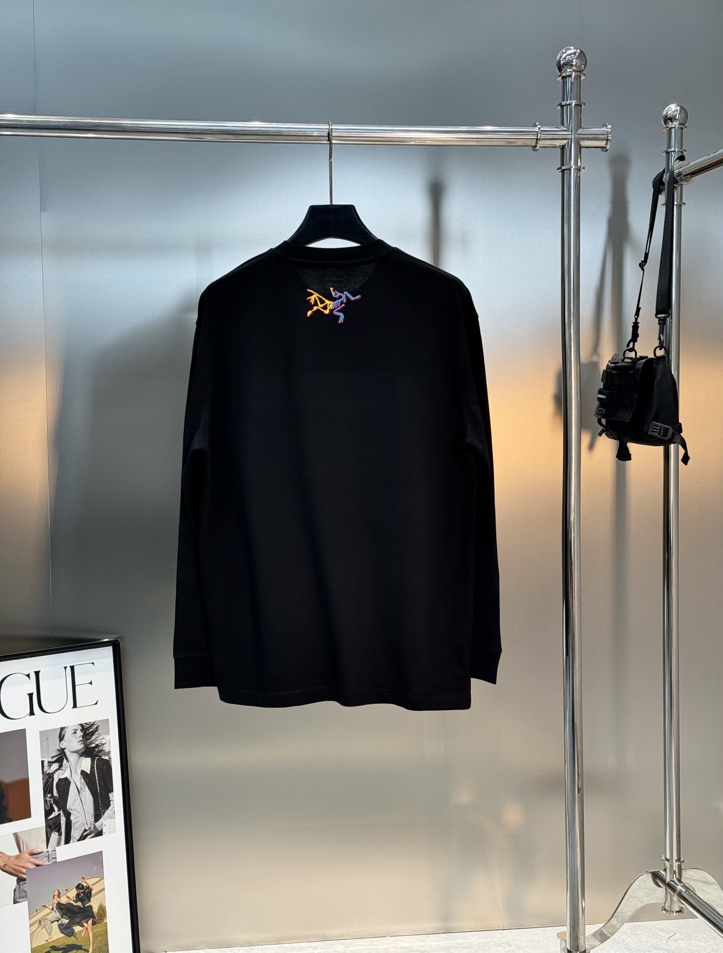 ARCTERY*始祖*鸟🐦新款宽松版型长袖T恤.男女同款～小红书推荐！胸前品牌字母图形多色彩叠加工艺.后