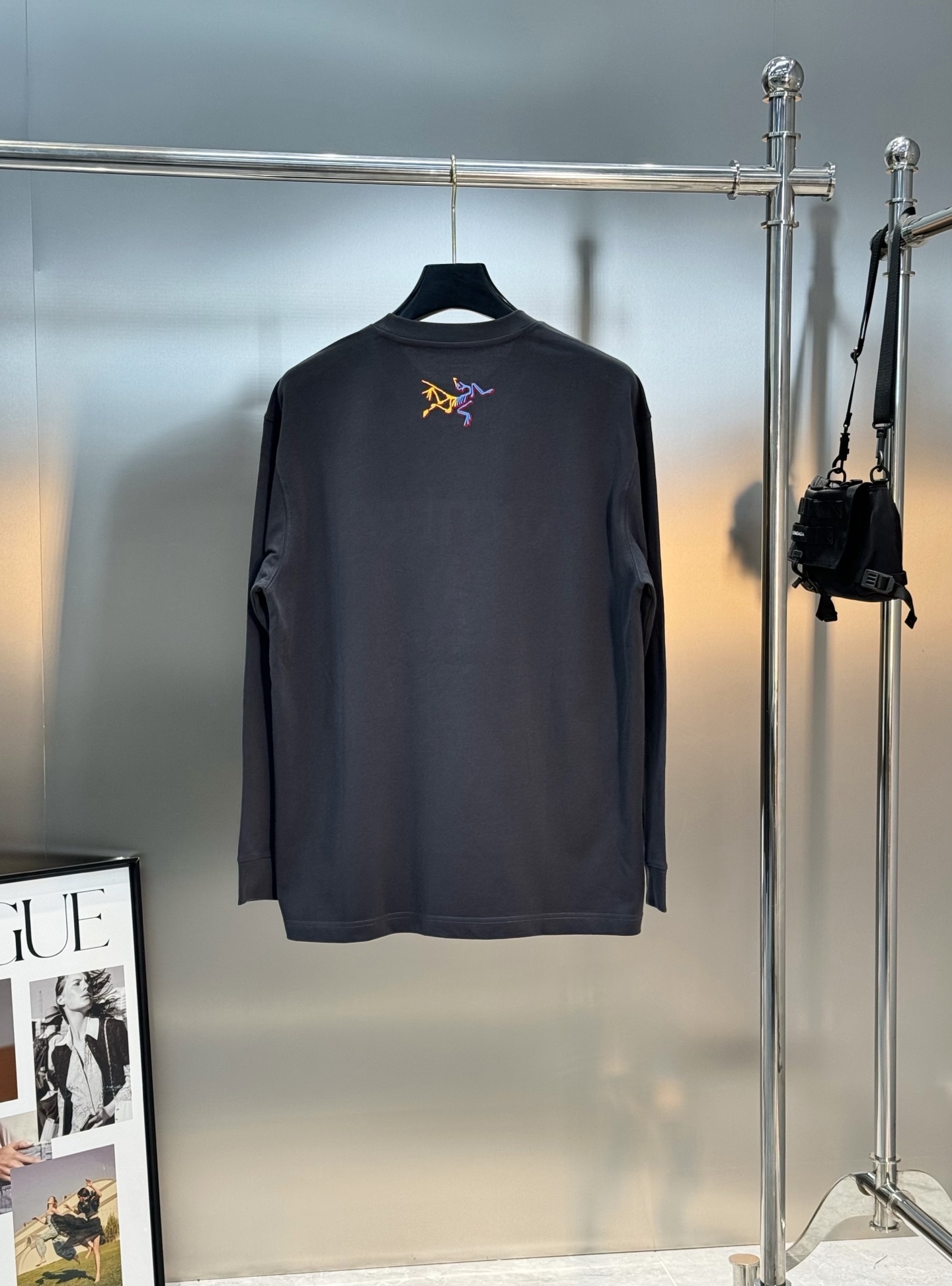 ARCTERY*始祖*鸟🐦新款宽松版型长袖T恤.男女同款～小红书推荐！胸前品牌字母图形多色彩叠加工艺.后