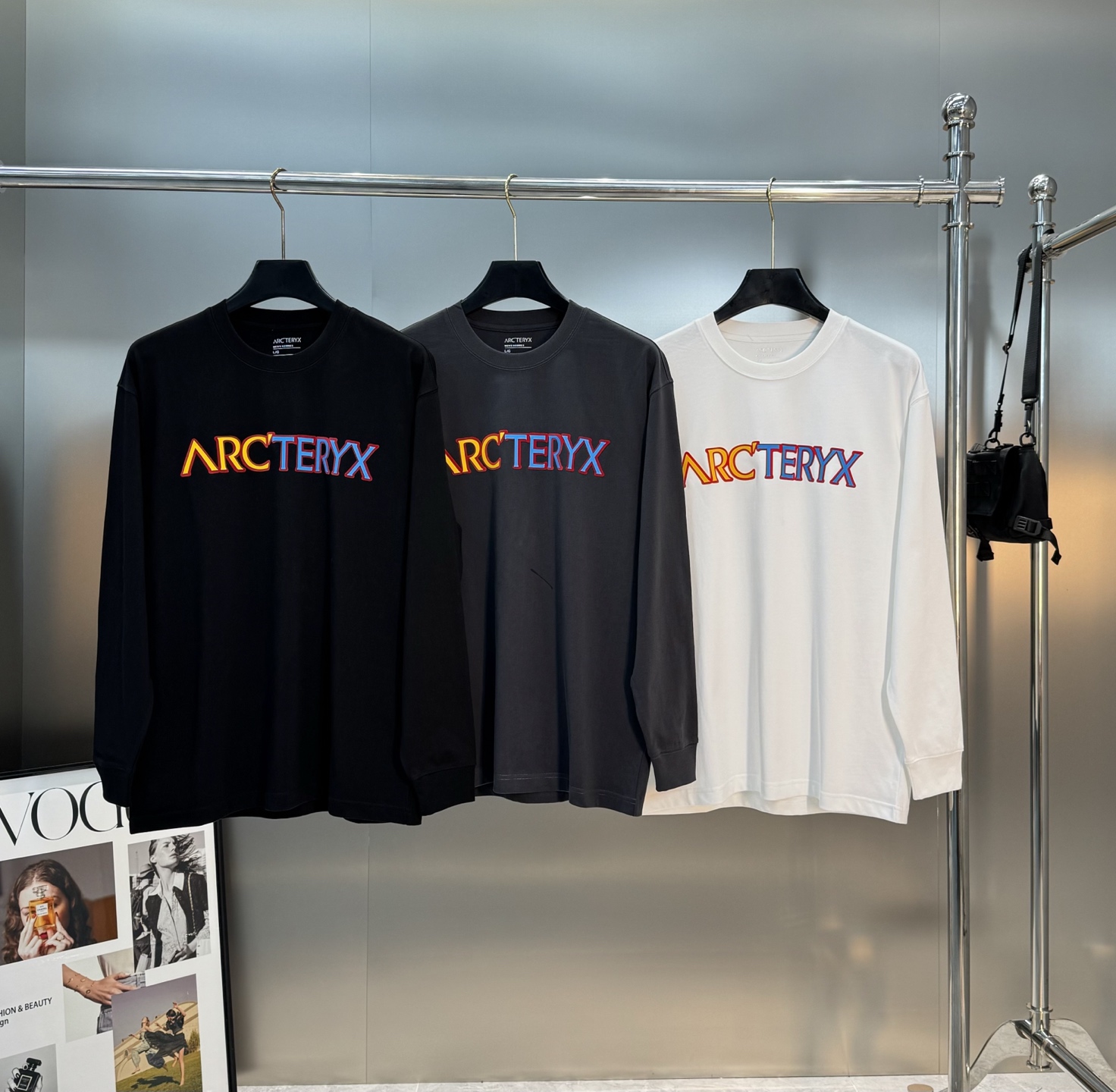 ARCTERY*始祖*鸟🐦新款宽松版型长袖T恤.男女同款～小红书推荐！胸前品牌字母图形多色彩叠加工艺.后