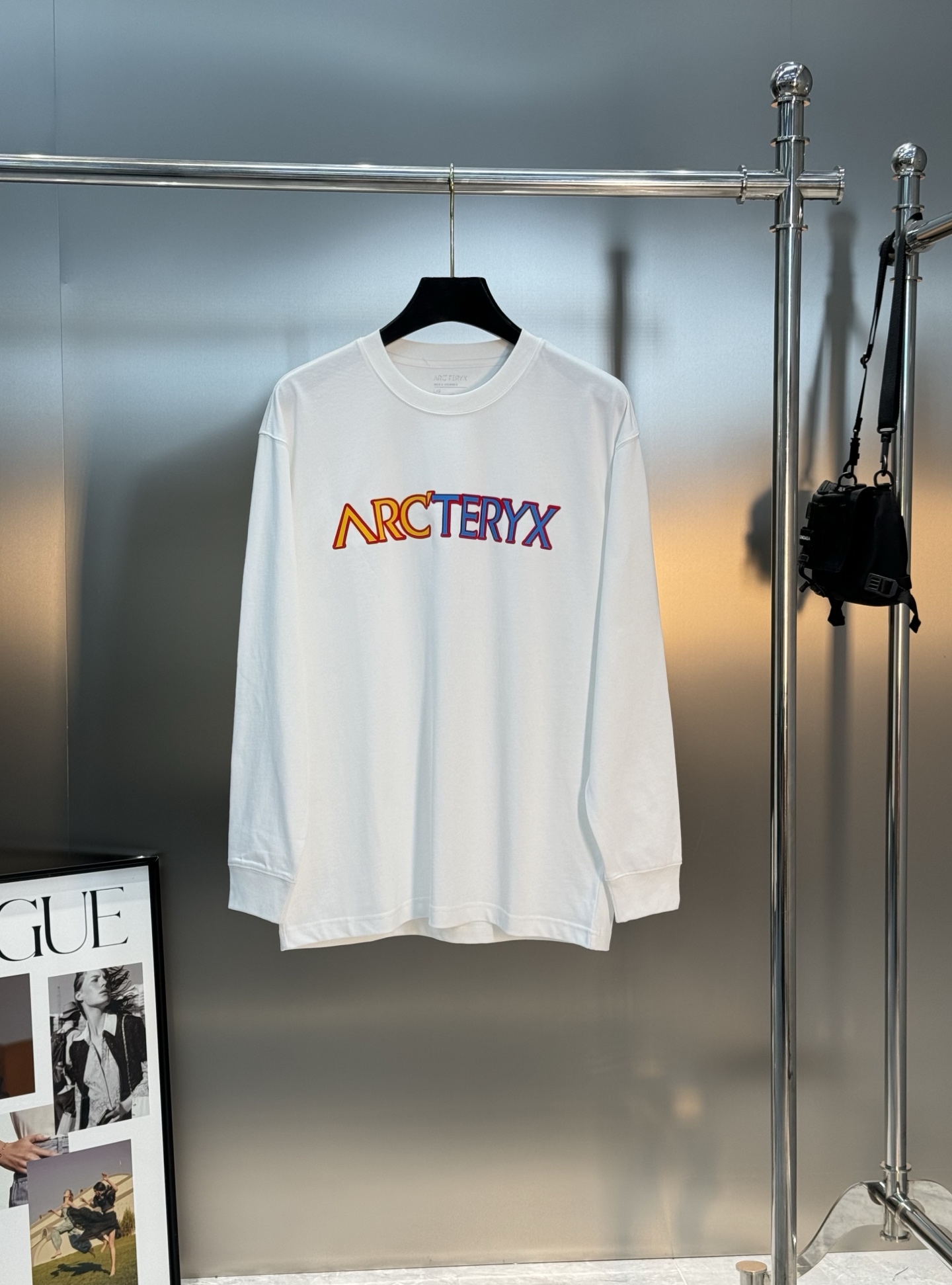 ARCTERY*始祖*鸟🐦新款宽松版型长袖T恤.男女同款～小红书推荐！胸前品牌字母图形多色彩叠加工艺.后