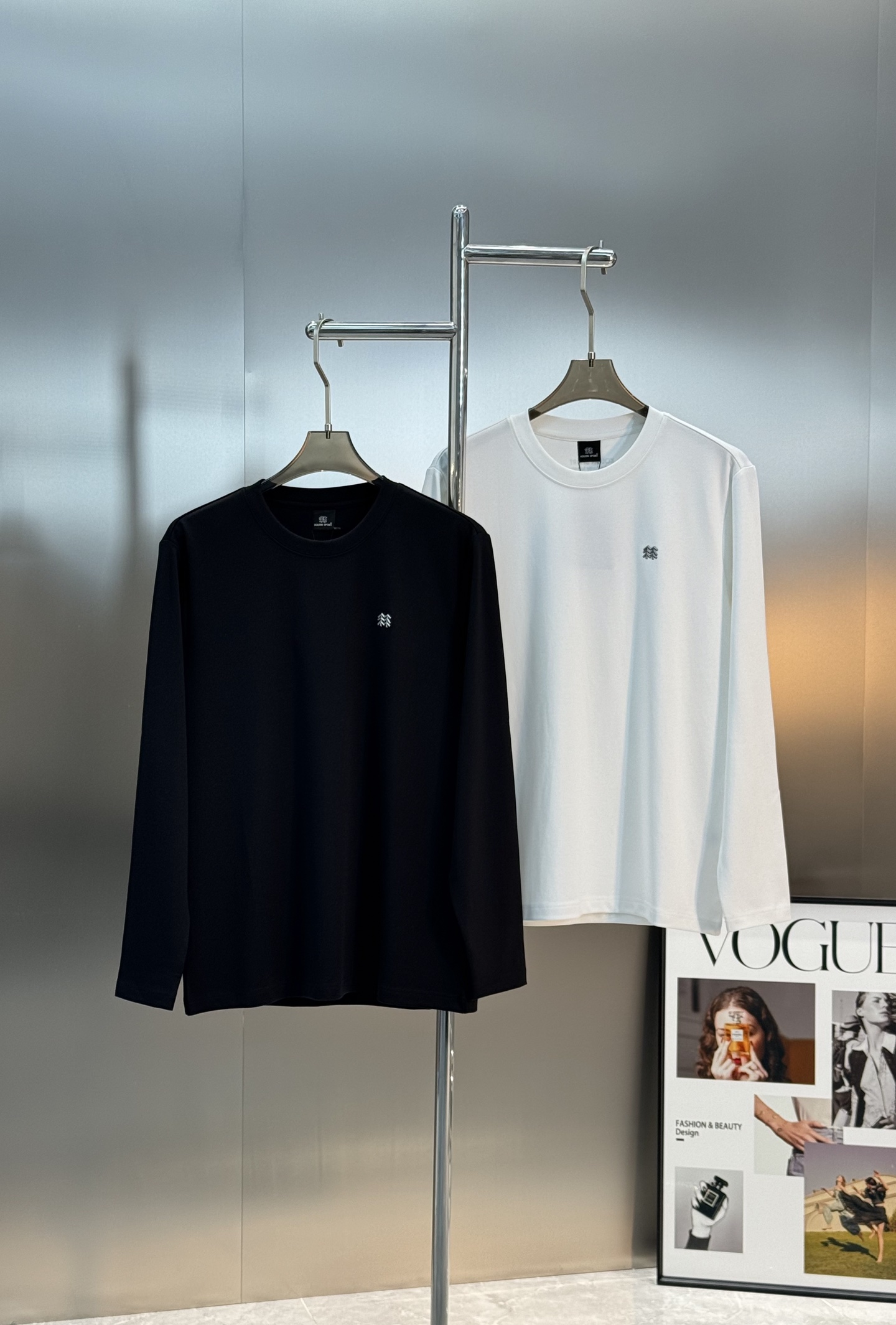 KOLONSPORT可隆新款男士长袖T恤，简约圆领设计，主打运动休闲风。高克重莫代尔棉面料，柔软细腻，暖