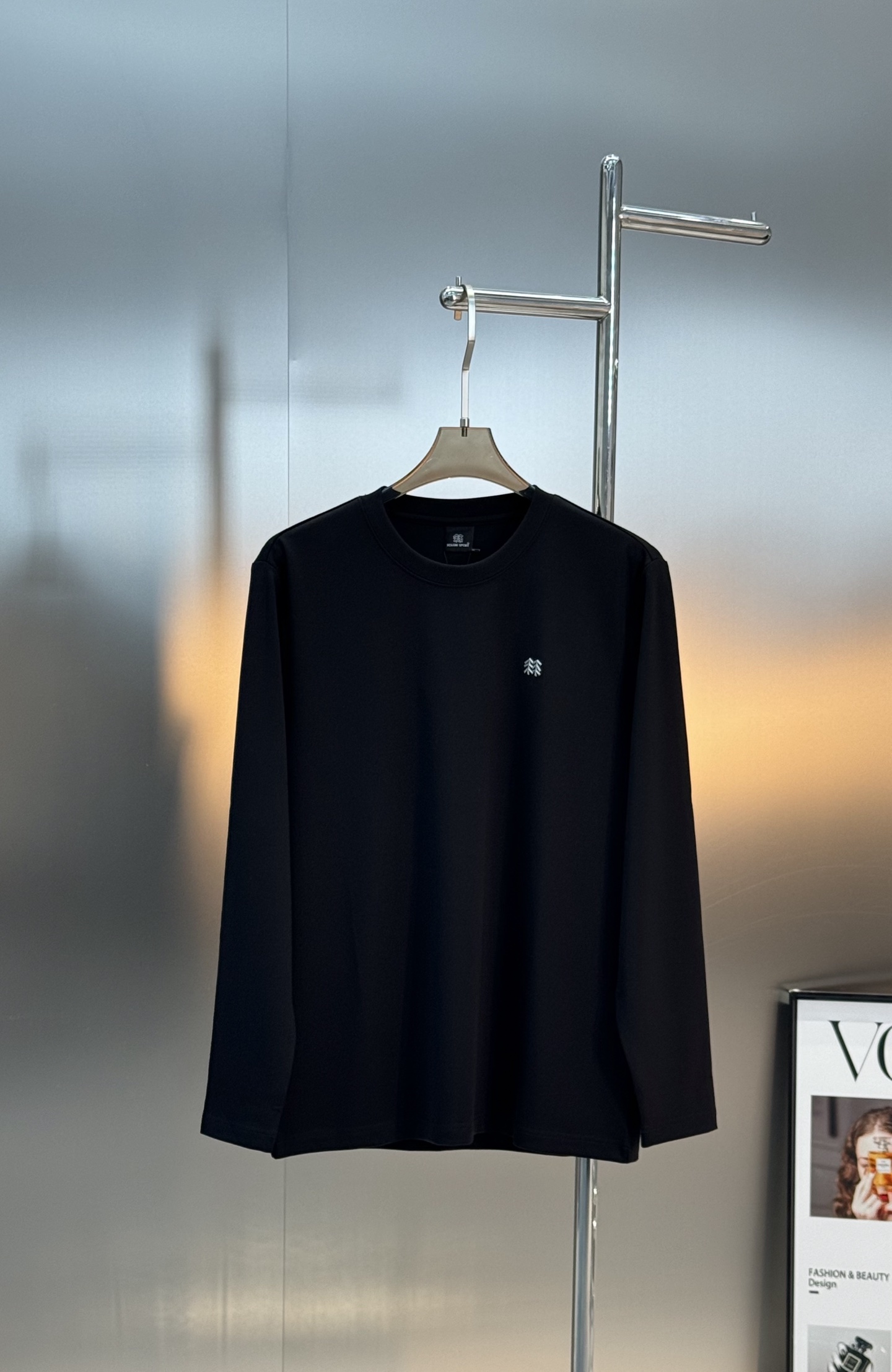 KOLONSPORT可隆新款男士长袖T恤，简约圆领设计，主打运动休闲风。高克重莫代尔棉面料，柔软细腻，暖