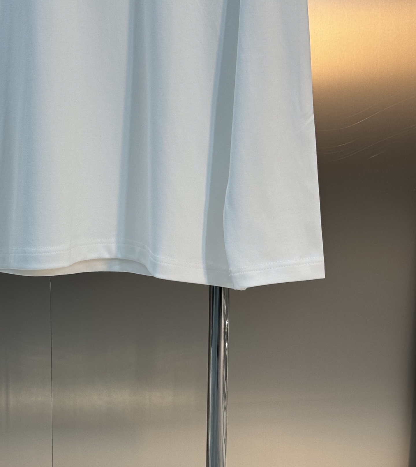 KOLONSPORT可隆新款男士长袖T恤，简约圆领设计，主打运动休闲风。高克重莫代尔棉面料，柔软细腻，暖