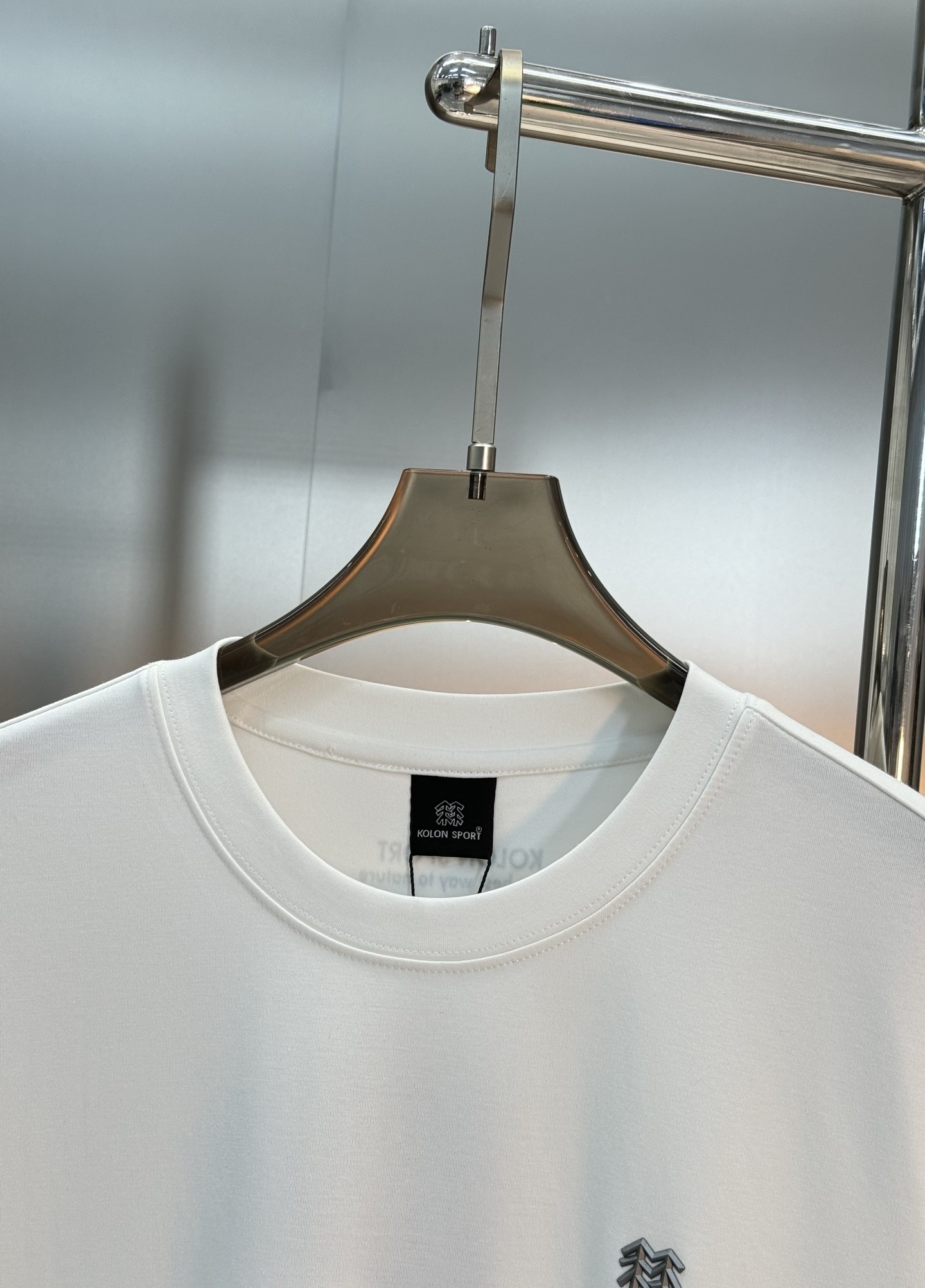 KOLONSPORT可隆新款男士长袖T恤，简约圆领设计，主打运动休闲风。高克重莫代尔棉面料，柔软细腻，暖