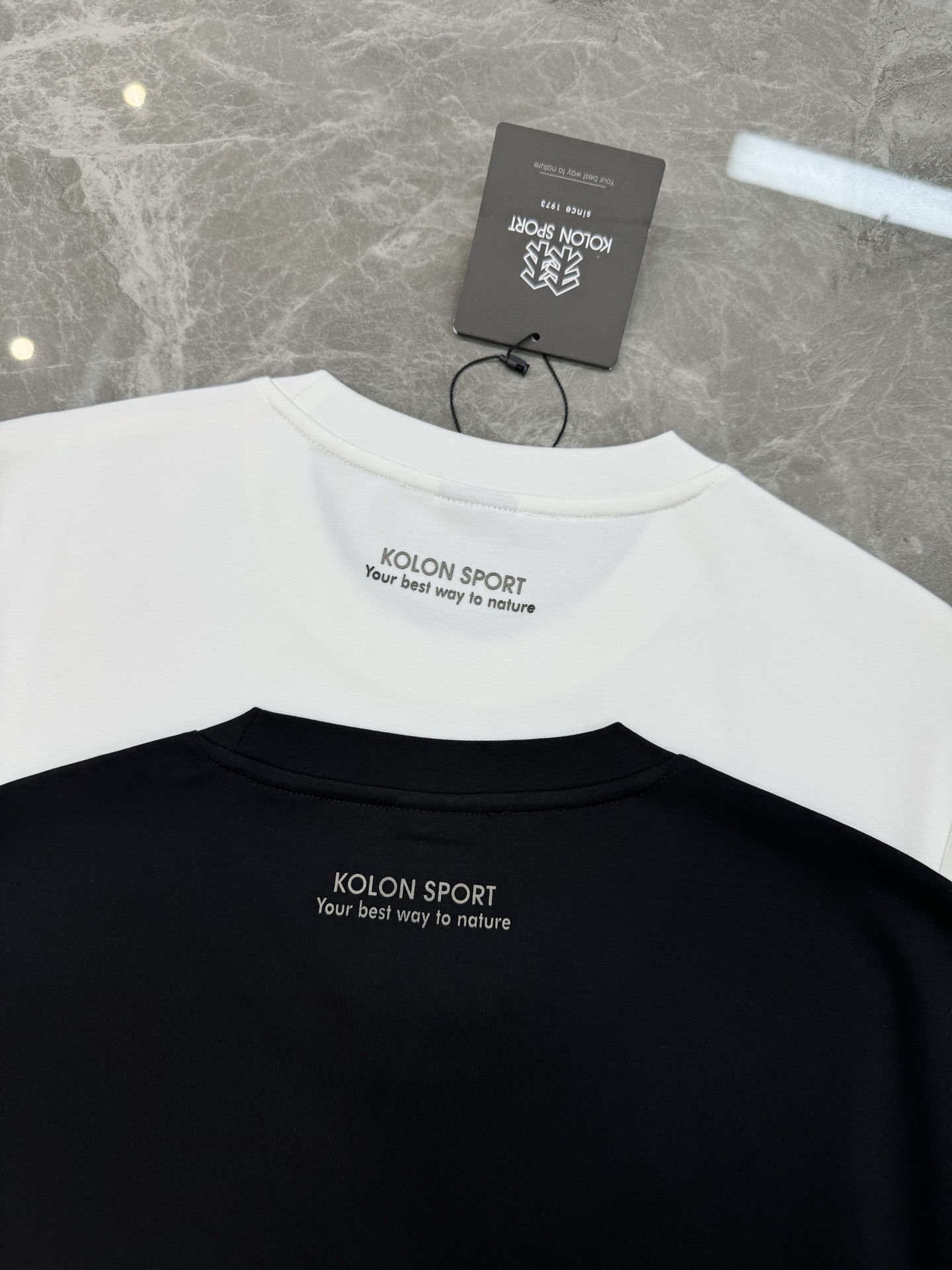 KOLONSPORT可隆新款男士长袖T恤，简约圆领设计，主打运动休闲风。高克重莫代尔棉面料，柔软细腻，暖