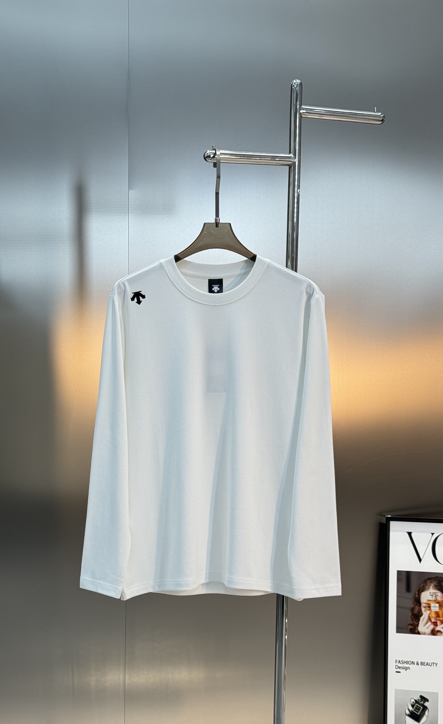 DESCENT*迪桑特RUNNING系列基础款长袖T恤.采用超柔糯莫代尔面料，四向拉伸，柔软舒适.运动时