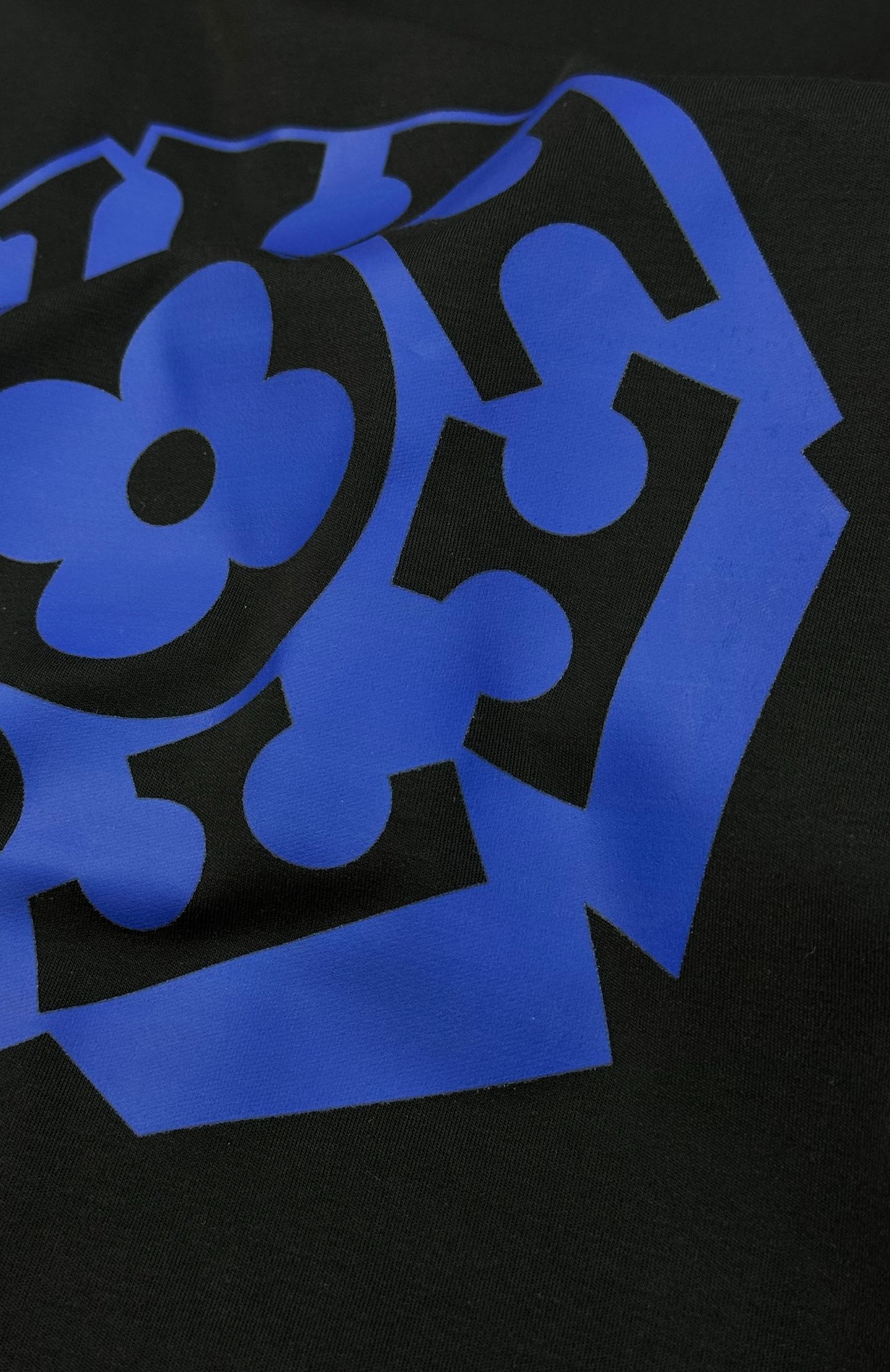 驴牌*LVx Nigo联名新品长袖T恤.LV与日本潮流大师Nigo联名T恤，灵感融合日式街头与法式经典，