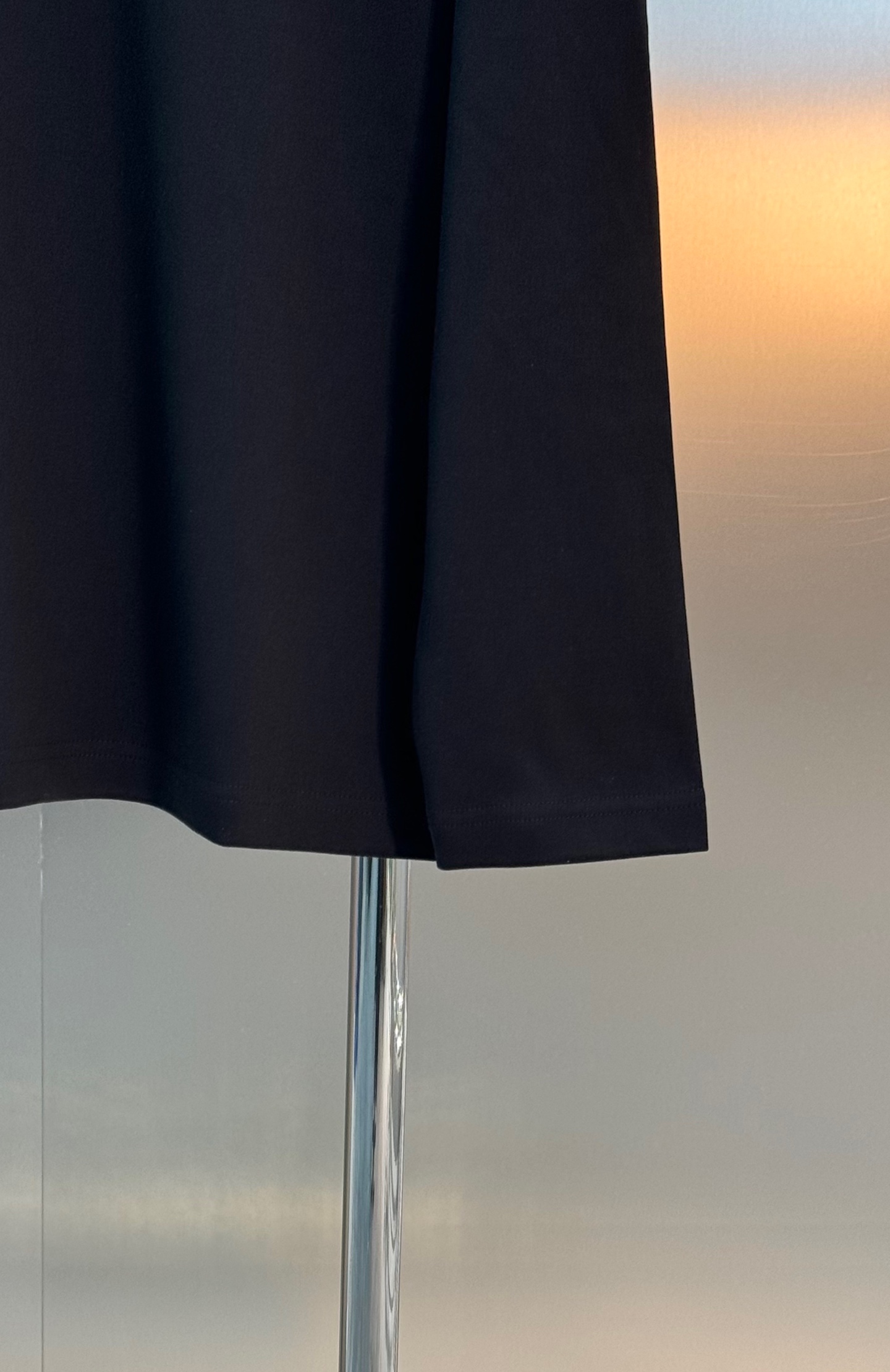 驴牌*LVx Nigo联名新品长袖T恤.LV与日本潮流大师Nigo联名T恤，灵感融合日式街头与法式经典，