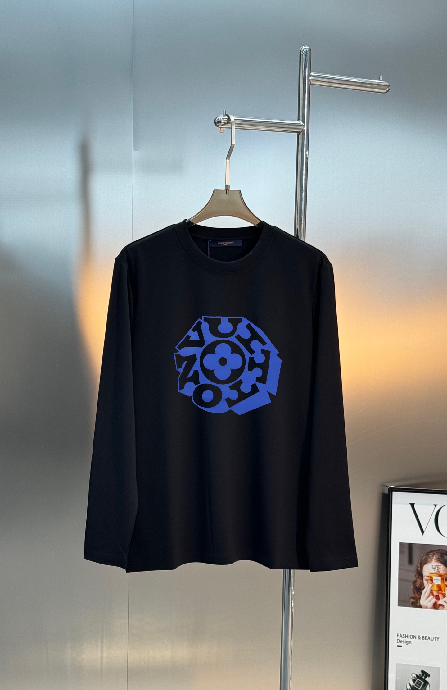 驴牌*LVx Nigo联名新品长袖T恤.LV与日本潮流大师Nigo联名T恤，灵感融合日式街头与法式经典，