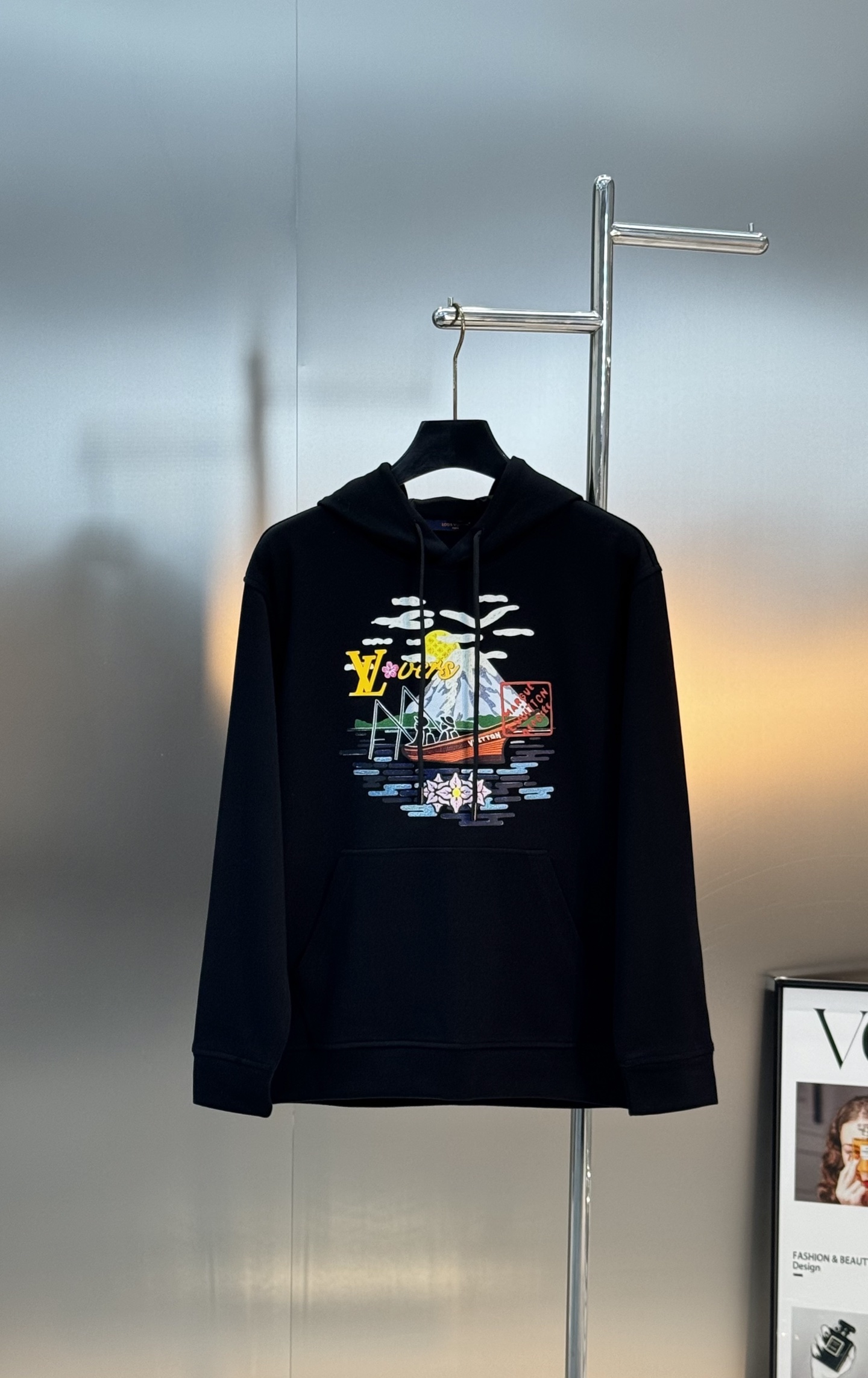 驴牌新款连帽卫衣，男女同款！采用380g天丝棉质面料，柔软舒适，日常穿着超友好!正面彩色立体印花+经典L