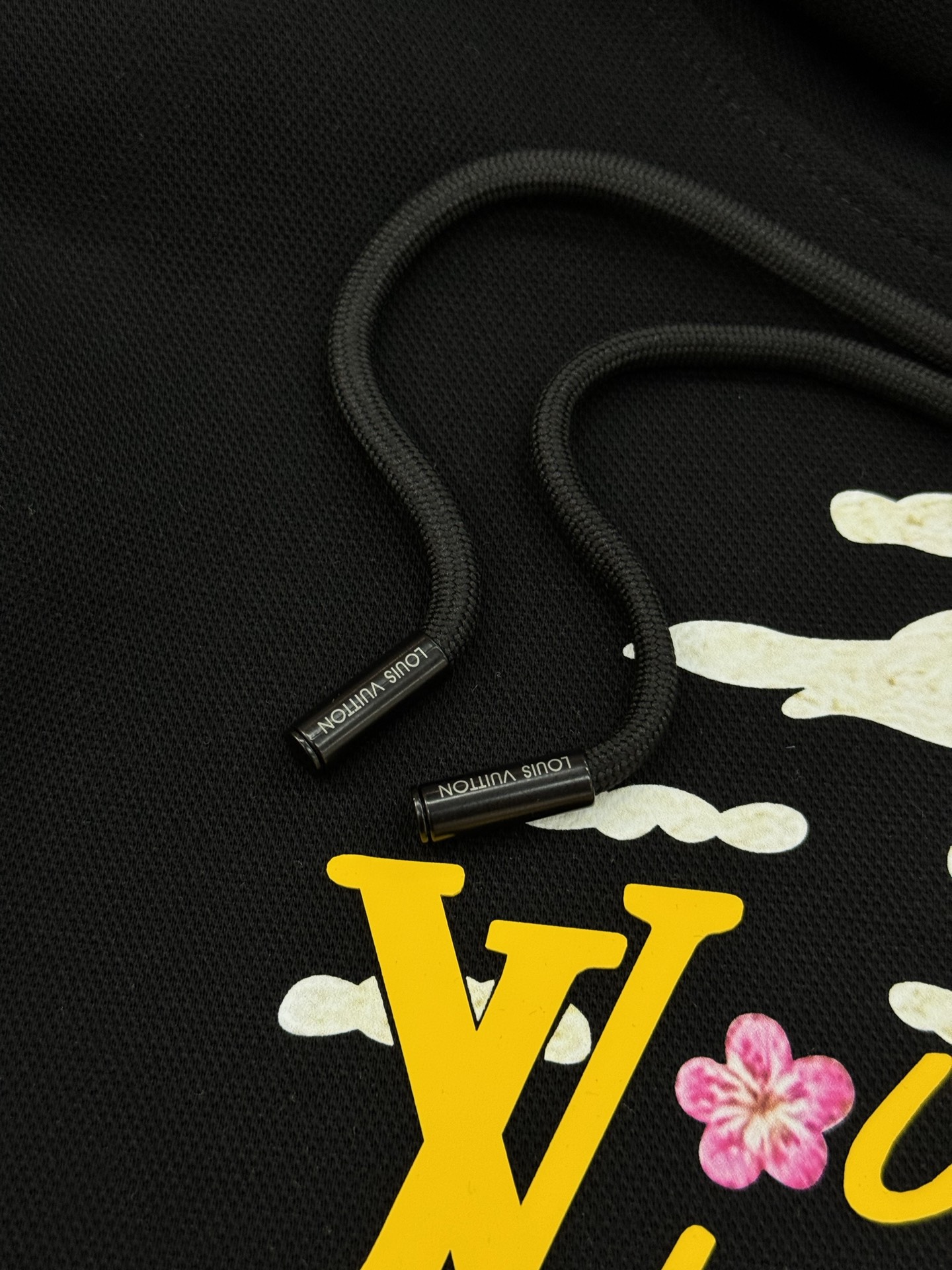 驴牌新款连帽卫衣，男女同款！采用380g天丝棉质面料，柔软舒适，日常穿着超友好!正面彩色立体印花+经典L