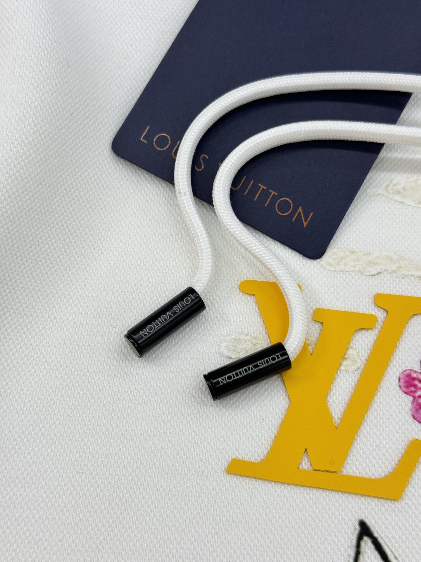 驴牌新款连帽卫衣，男女同款！采用380g天丝棉质面料，柔软舒适，日常穿着超友好!正面彩色立体印花+经典L