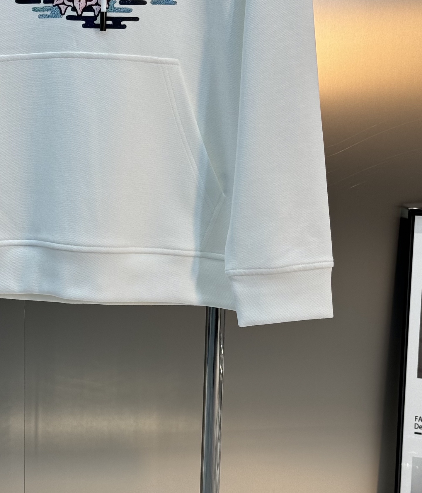 驴牌新款连帽卫衣，男女同款！采用380g天丝棉质面料，柔软舒适，日常穿着超友好!正面彩色立体印花+经典L