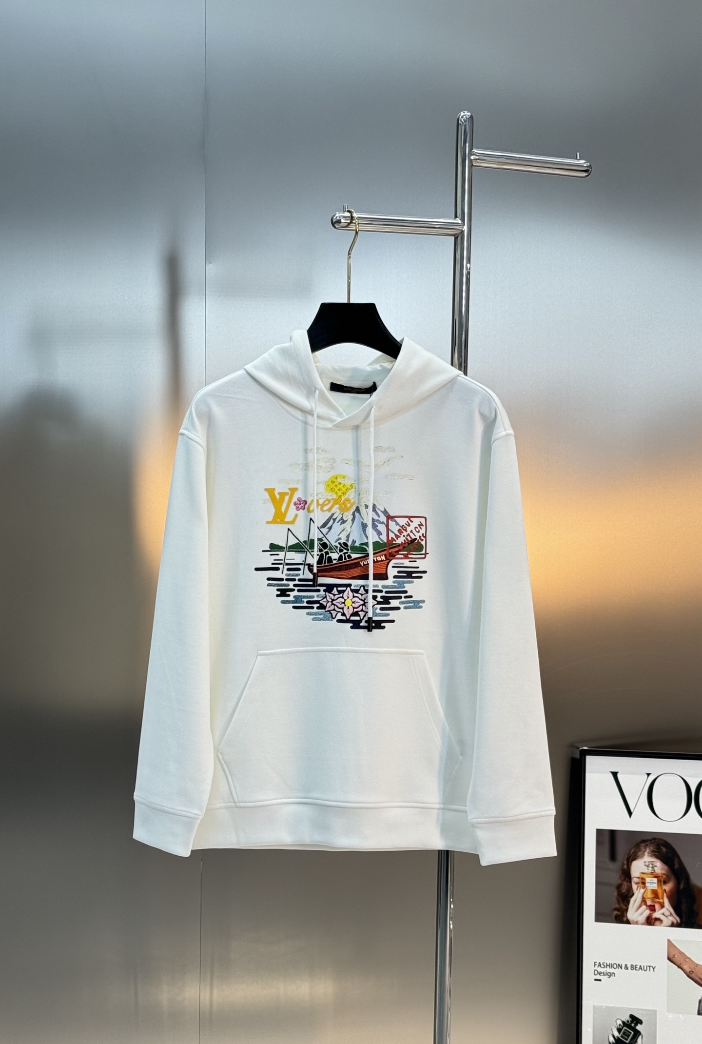 驴牌新款连帽卫衣，男女同款！采用380g天丝棉质面料，柔软舒适，日常穿着超友好!正面彩色立体印花+经典L