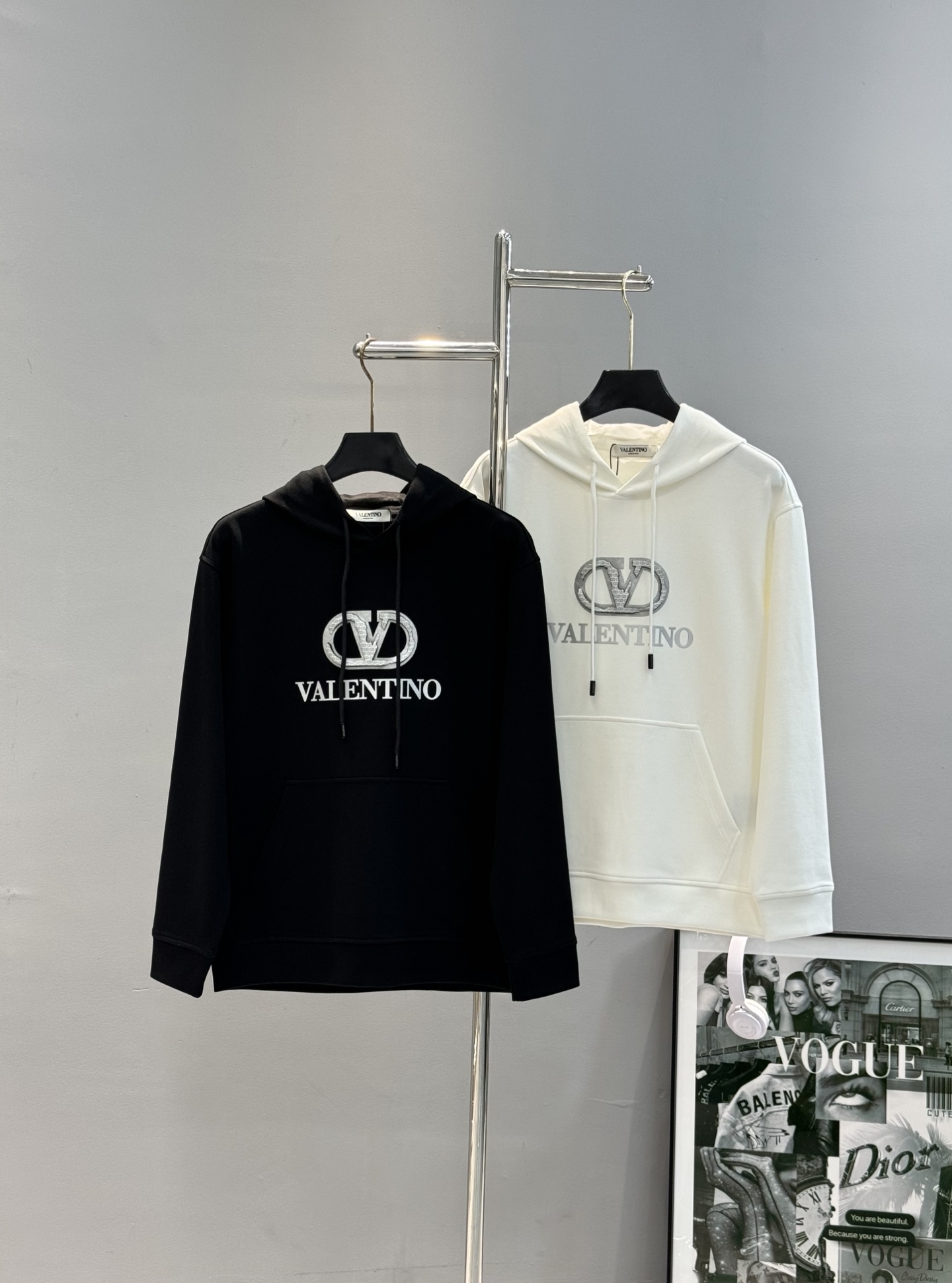 Valentino华伦天奴新款连帽卫衣，男女同款！380g天丝面料.柔软棉质面料，穿着舒适又保暖。正面“