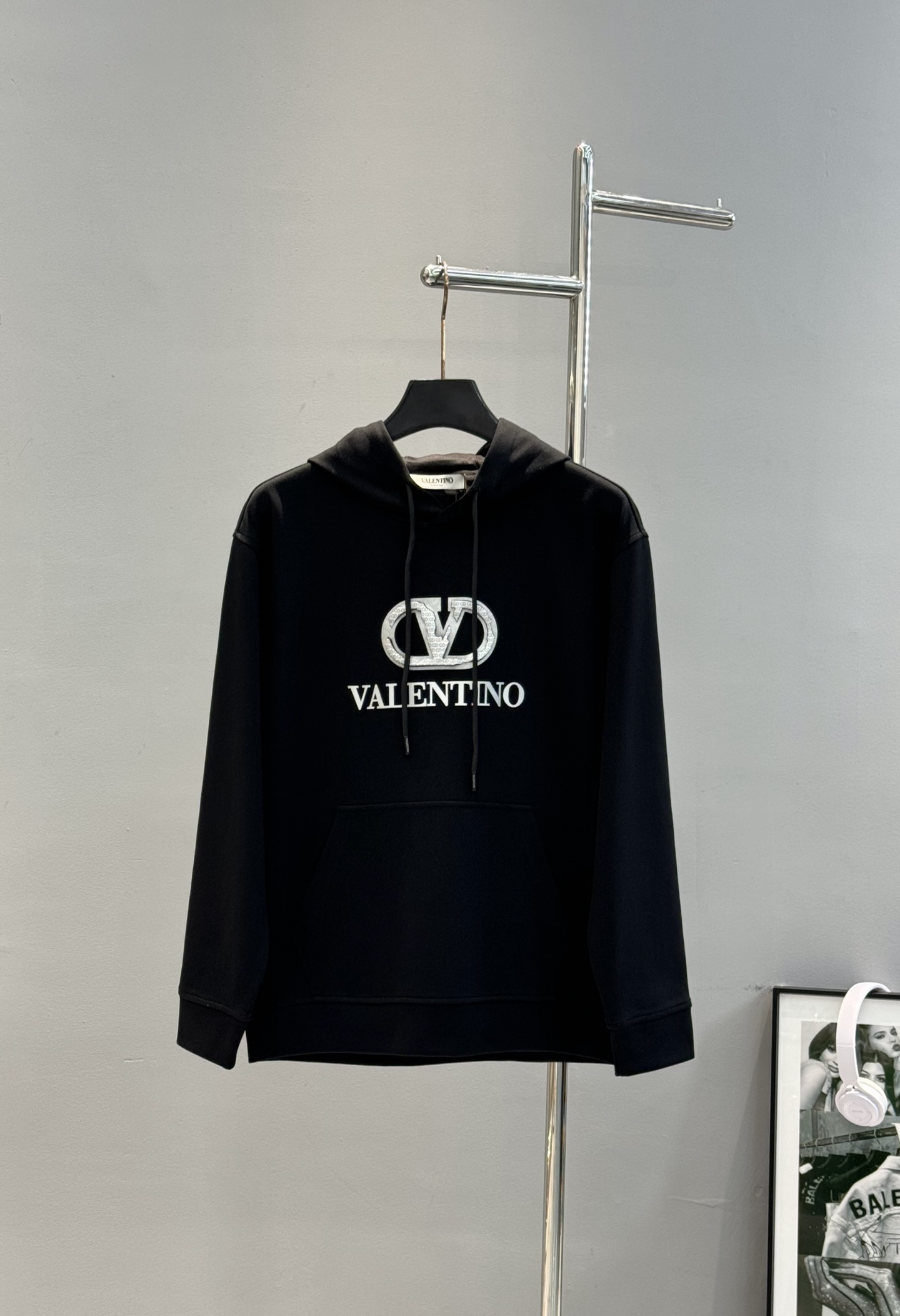 Valentino华伦天奴新款连帽卫衣，男女同款！380g天丝面料.柔软棉质面料，穿着舒适又保暖。正面“