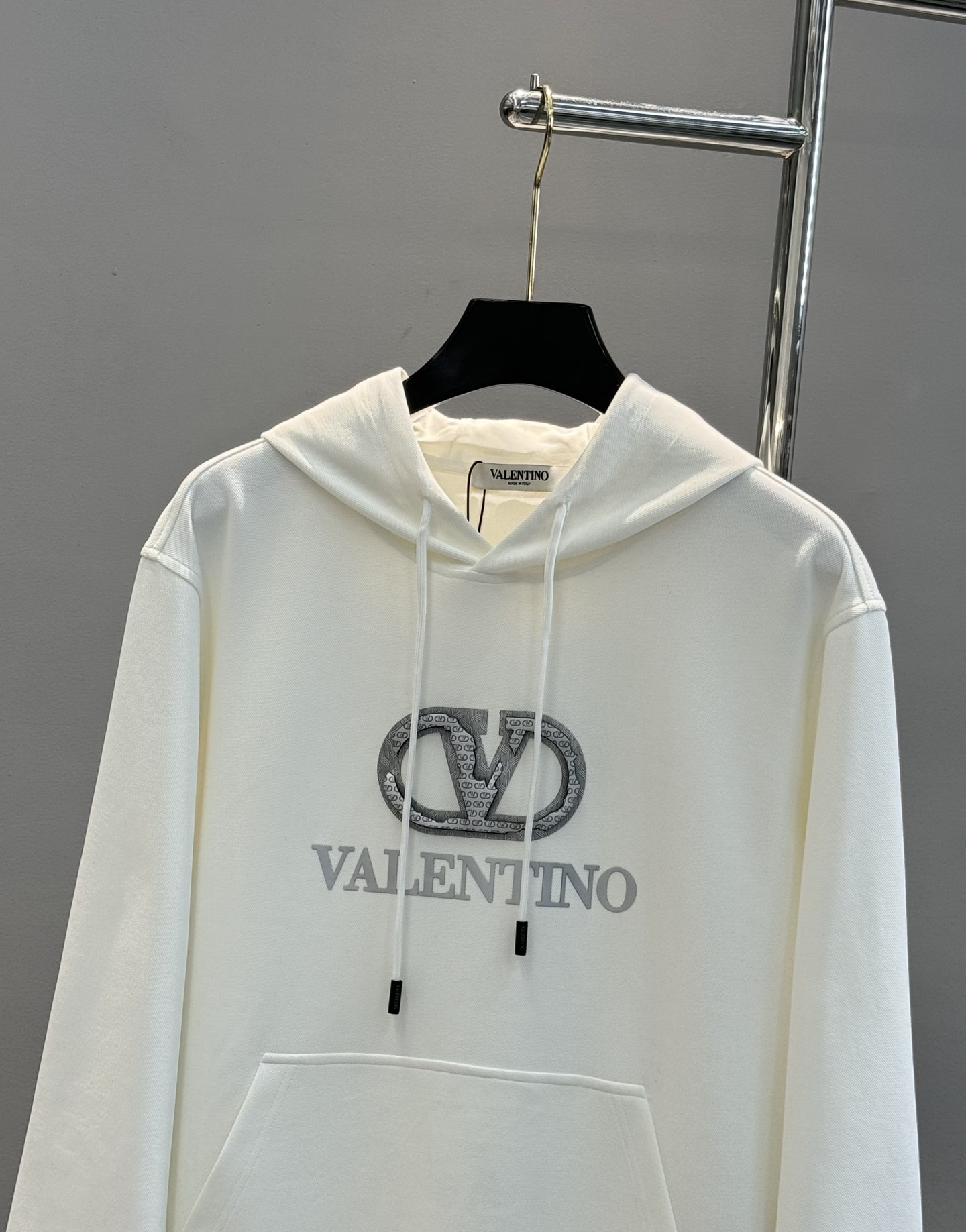 Valentino华伦天奴新款连帽卫衣，男女同款！380g天丝面料.柔软棉质面料，穿着舒适又保暖。正面“