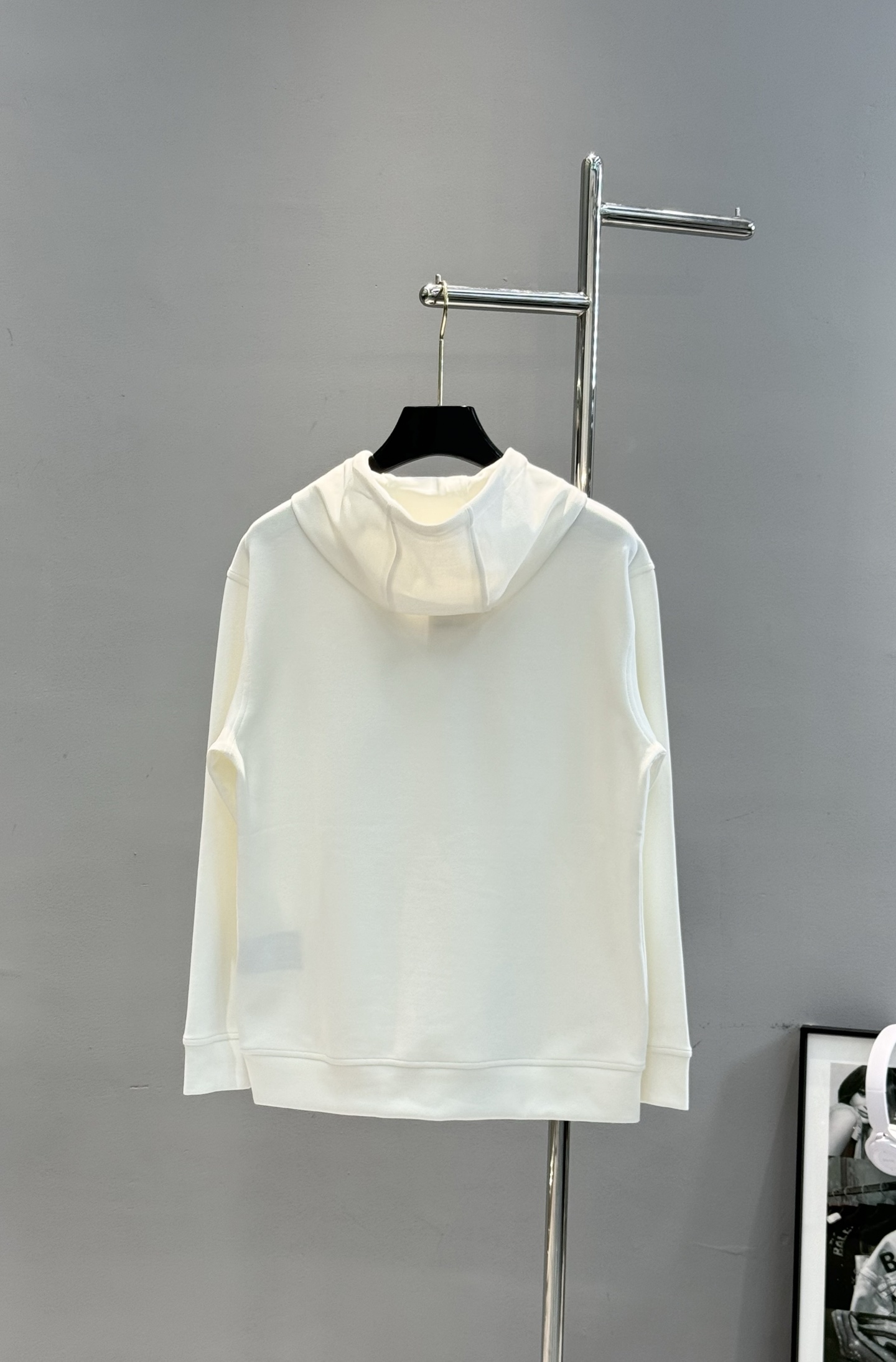 Valentino华伦天奴新款连帽卫衣，男女同款！380g天丝面料.柔软棉质面料，穿着舒适又保暖。正面“