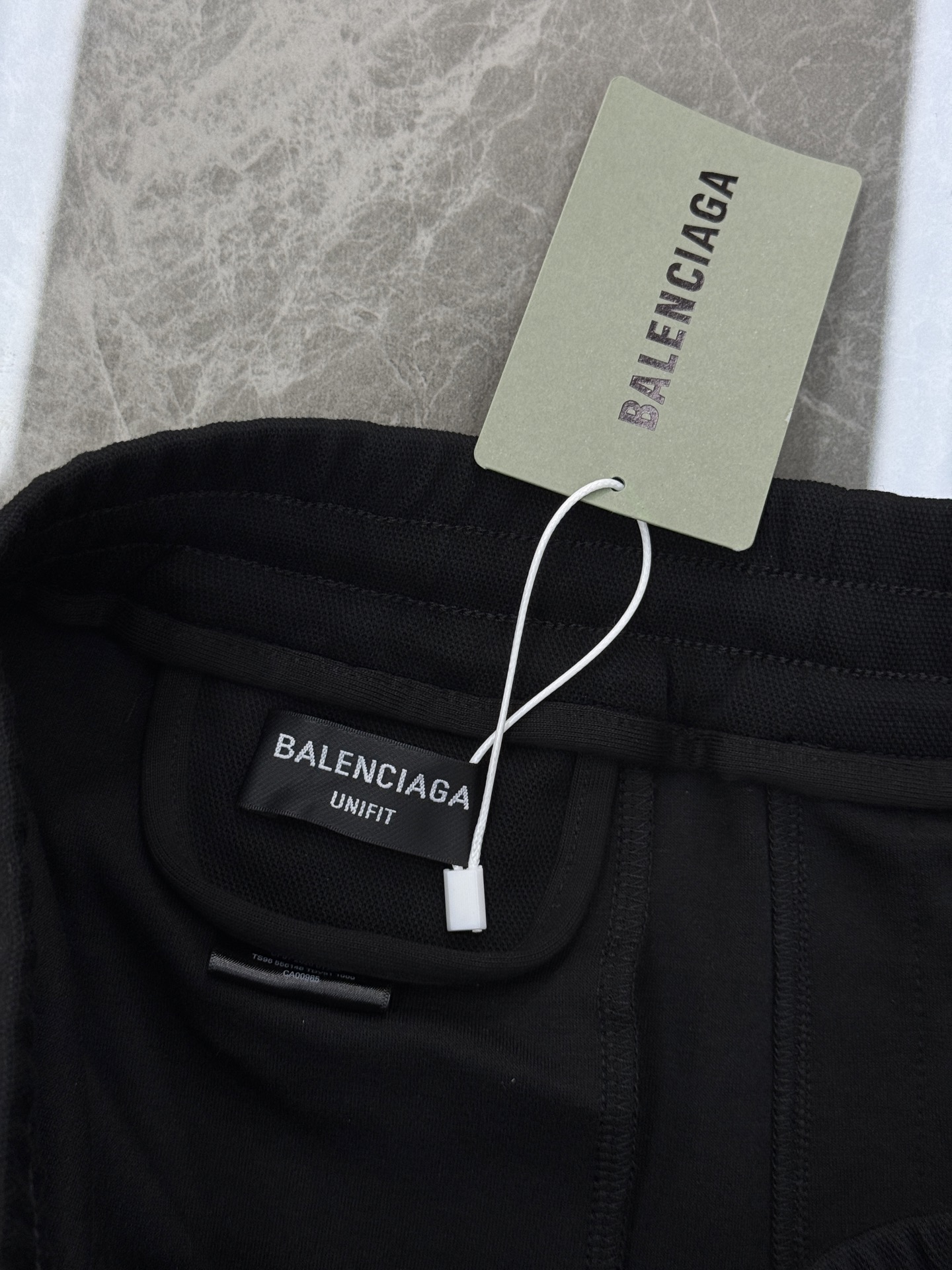 Balenciaga巴黎世家新品织带五分运动短裤.可成套搭配.侧身采用织带设计，甄选天丝面料.轻薄透气，