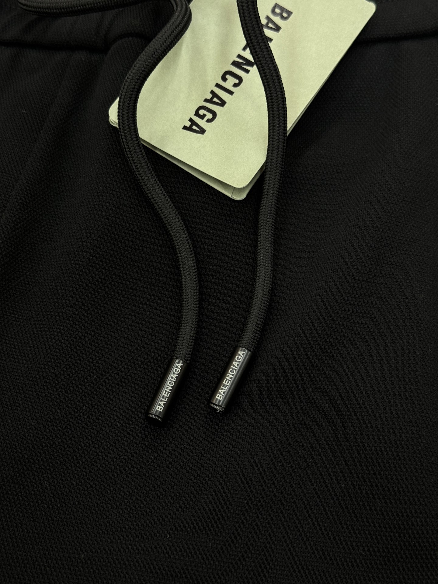 Balenciaga巴黎世家新品织带五分运动短裤.可成套搭配.侧身采用织带设计，甄选天丝面料.轻薄透气，