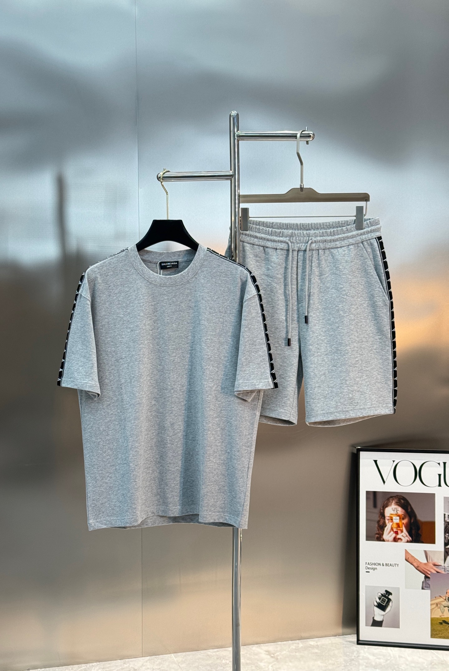 Balenciaga巴黎世家新品织带五分运动短裤.可成套搭配.侧身采用织带设计，甄选天丝面料.轻薄透气，