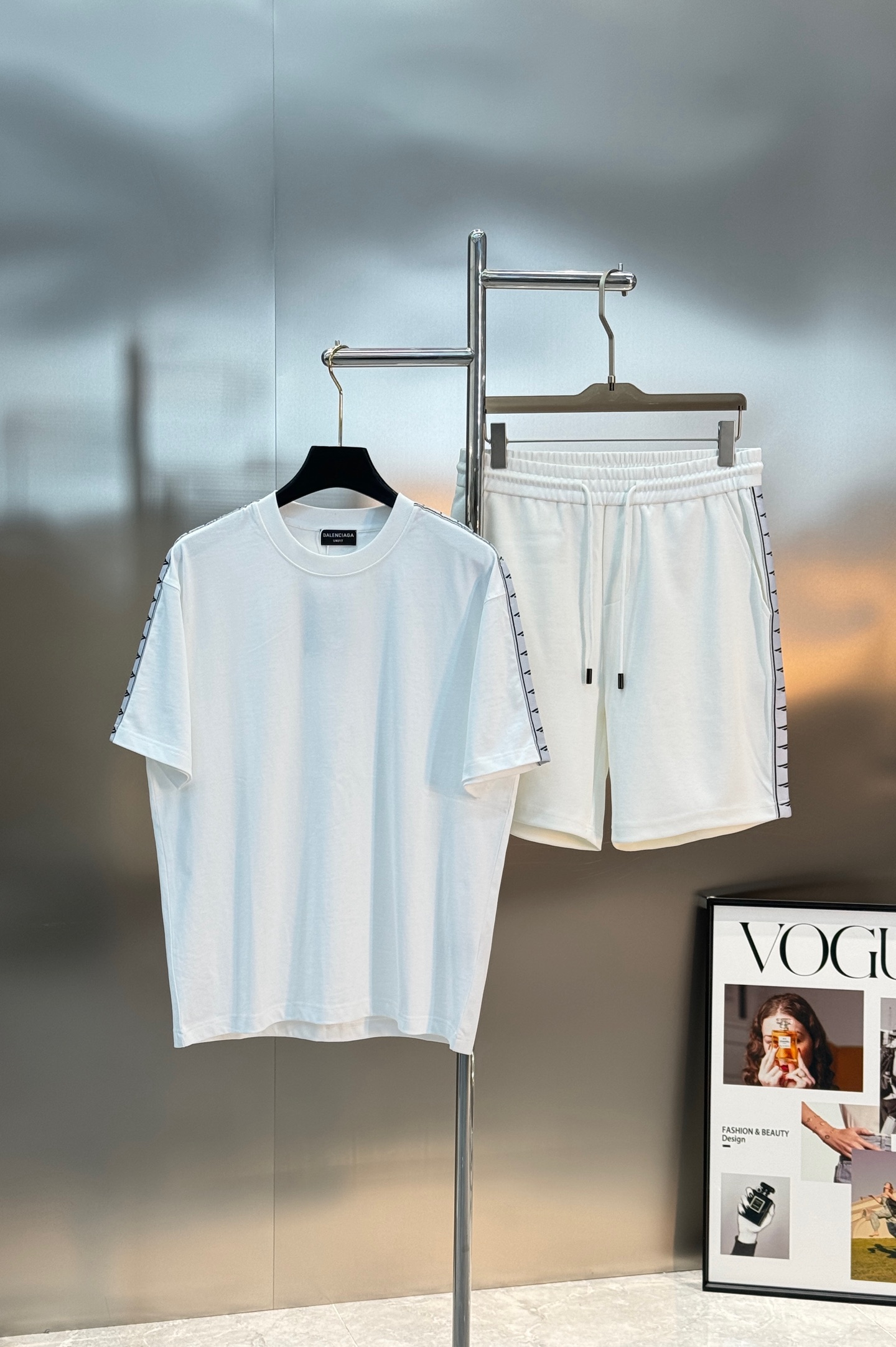 Balenciaga巴黎世家织带T恤，可成套搭配.280g棉质面料柔软透气，日常穿着超舒适!肩部字母织带